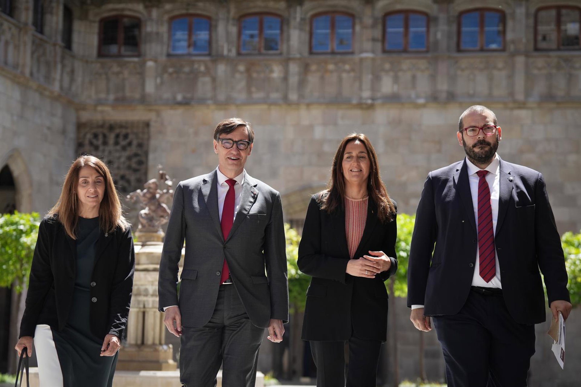 Illa tiende la mano en educación y Niubó llama a «reconducir la situación» con sindicatos