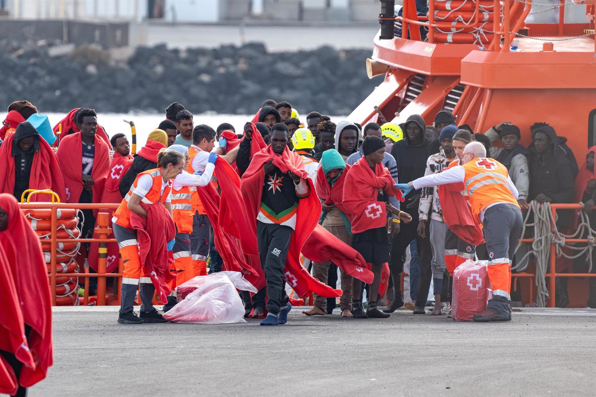 Canarias evalúa si hay un «punto de inflexión» en la ruta atlántica con la llegada de 569 migrantes en mayo