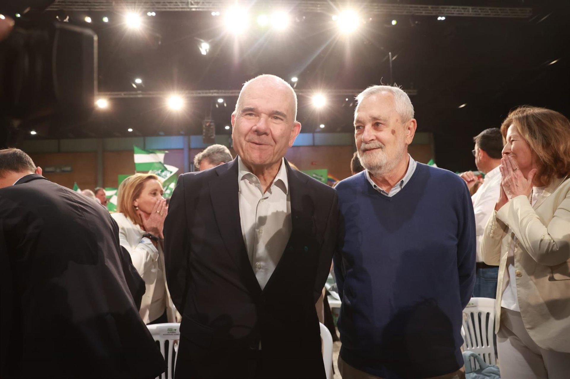 Chaves, Griñán y Carmen Romero asisten al mitin de cierre del PSOE-A con Pedro Sánchez y María Jesús Montero