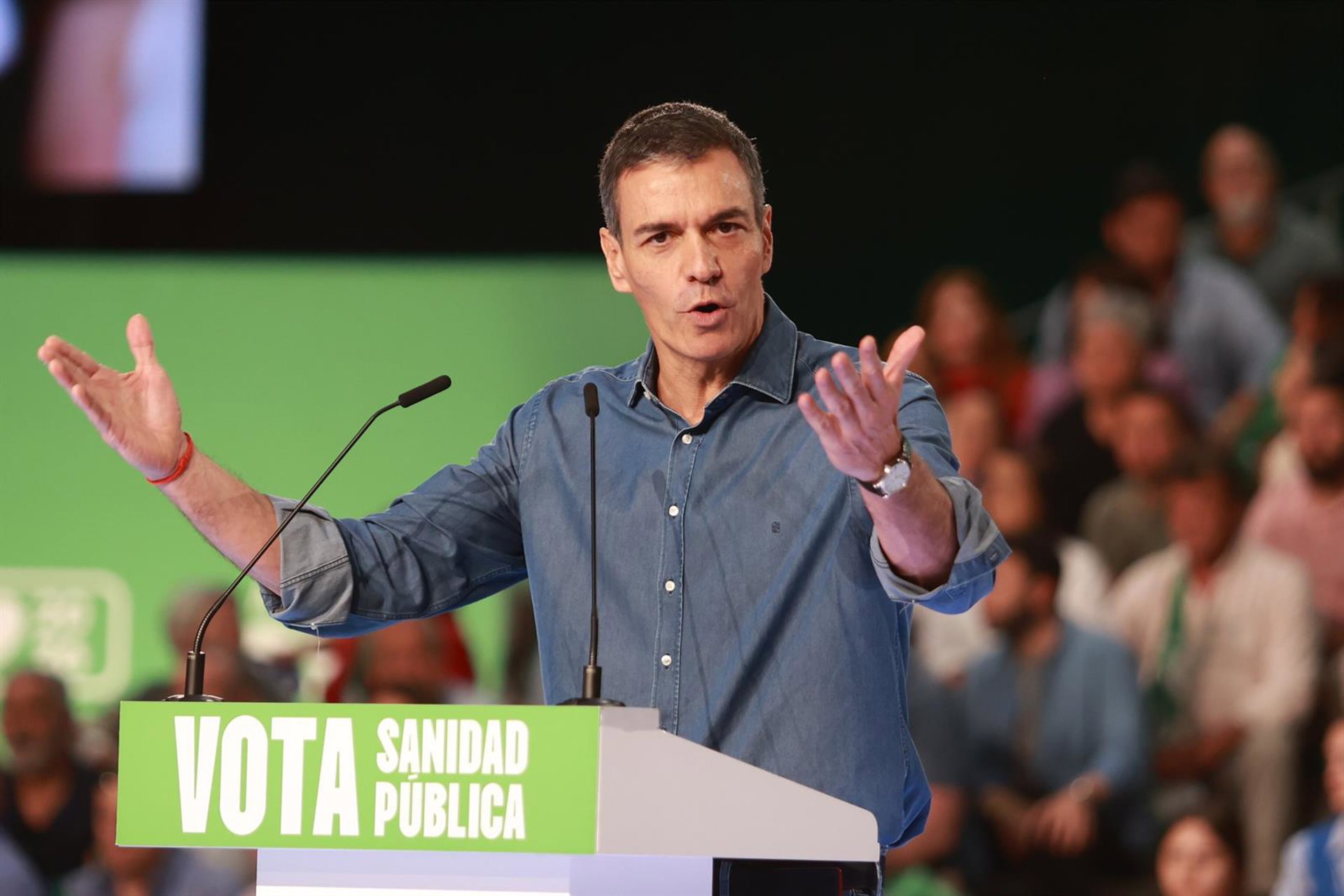 Sánchez subraya que no ve a los «vendepatrias» de PP y Vox criticar el viaje de Trump a China: «Si voy yo es malo»