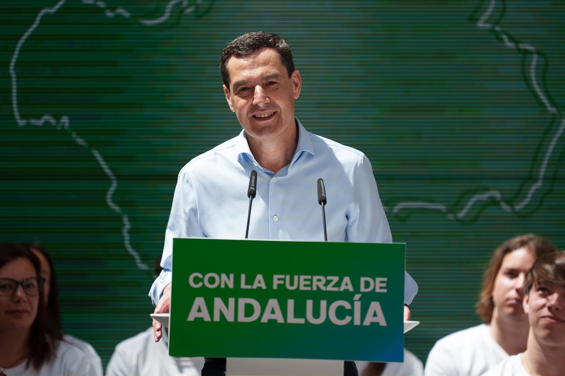 Moreno pierde la mayoría absoluta y no evita el «lío» con Vox por la subida de Adelante con nuevo descenso del PSOE