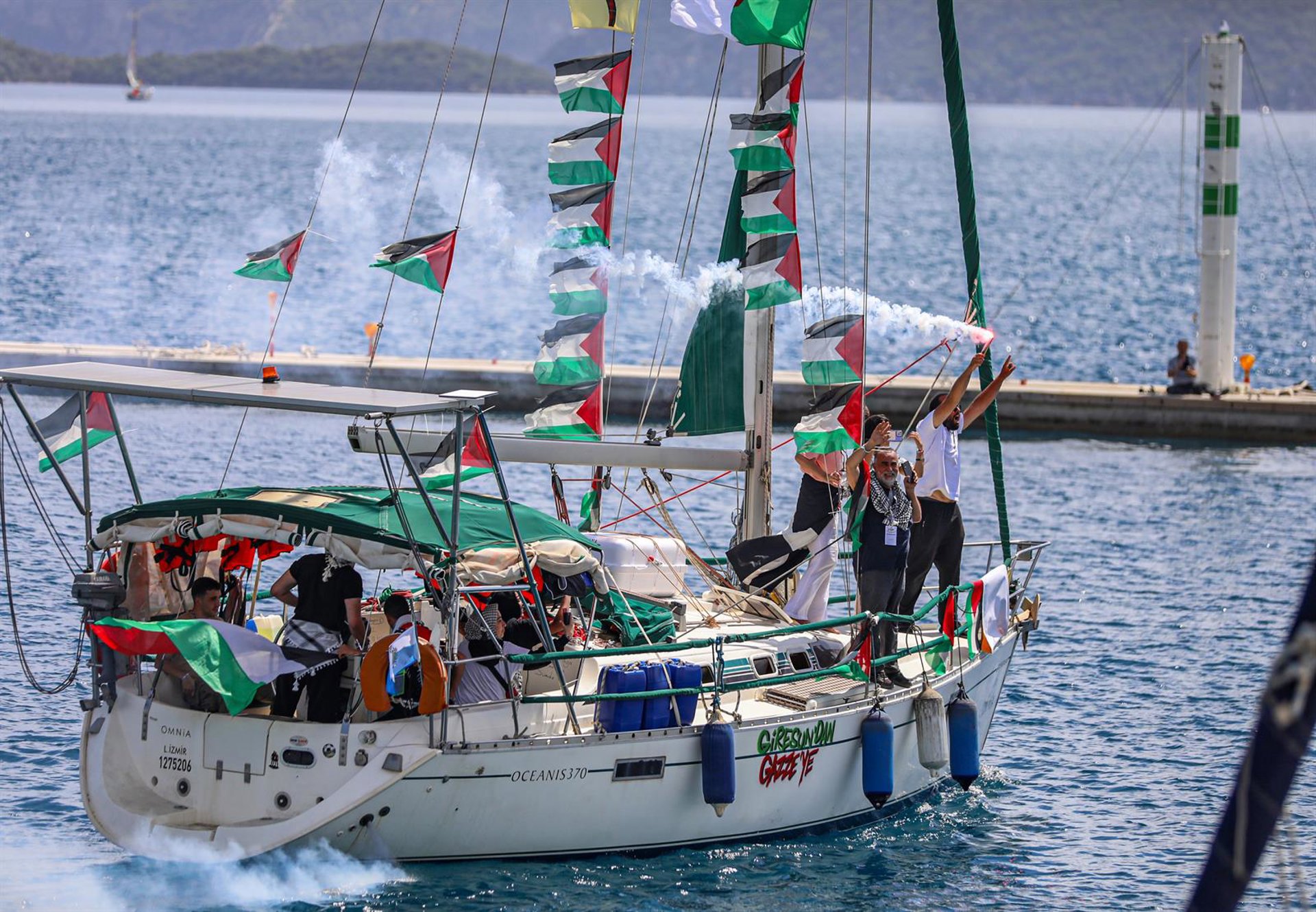 Organizadores de la flotilla denuncian más de 400 detenidos, incluidos españoles, y dicen que Israel los lleva a Ashdod