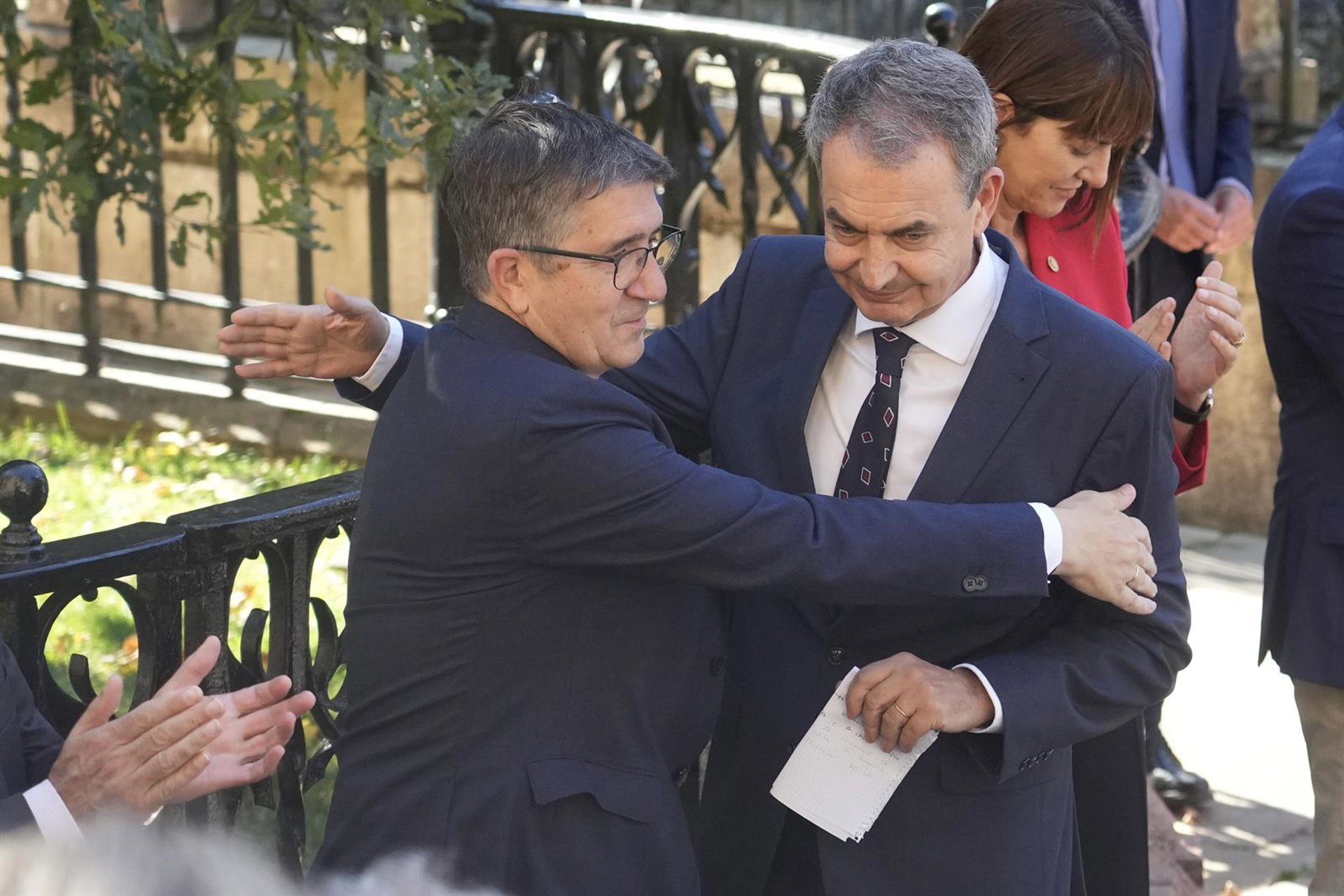Patxi López admite que lo de Zapatero es un «shock», pero defiende su inocencia: «No me creo que sea un corrupto»