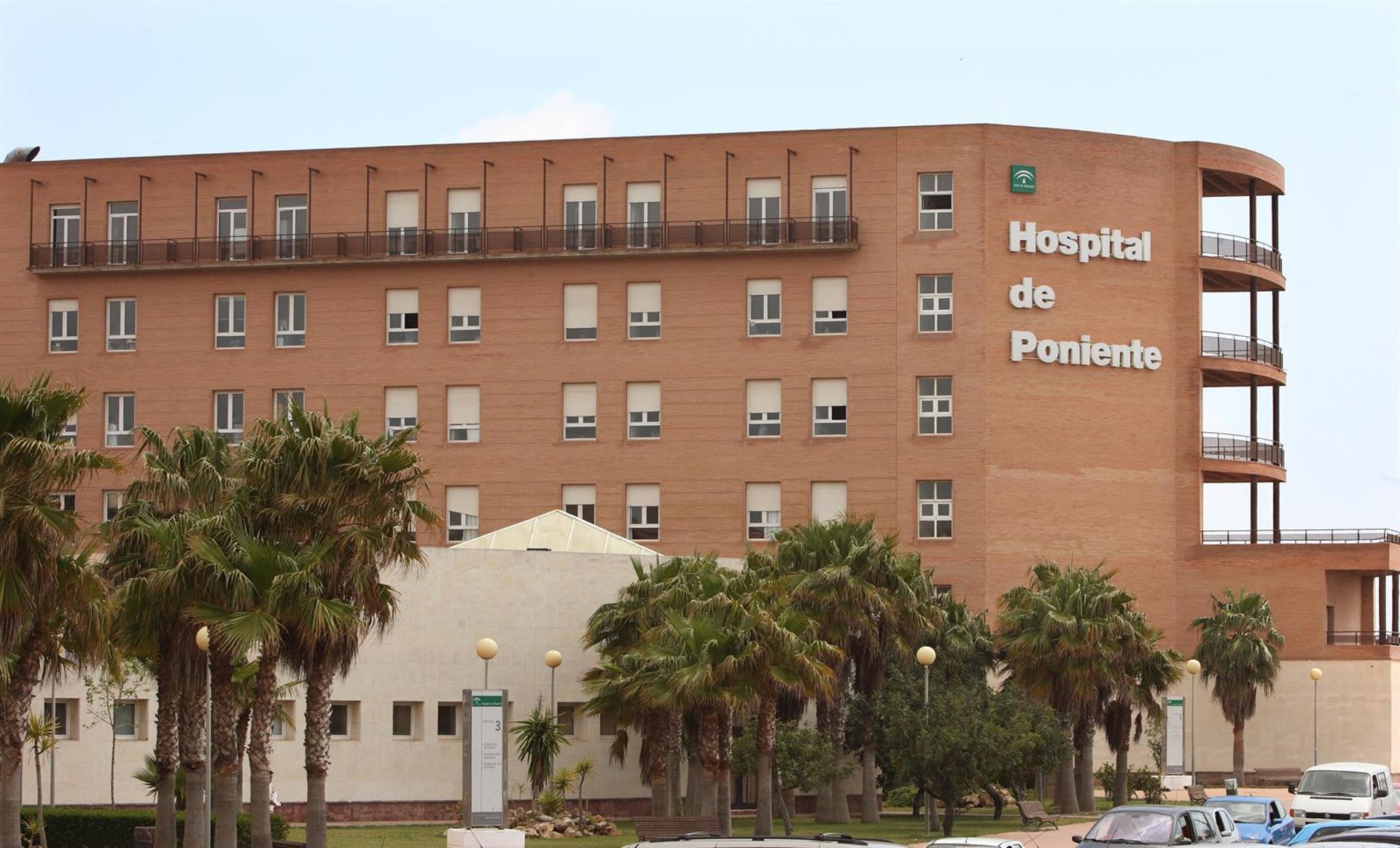 Los cuatro heridos en el tiroteo de El Ejido continúan en la UCI, aunque la joven presenta mejoría