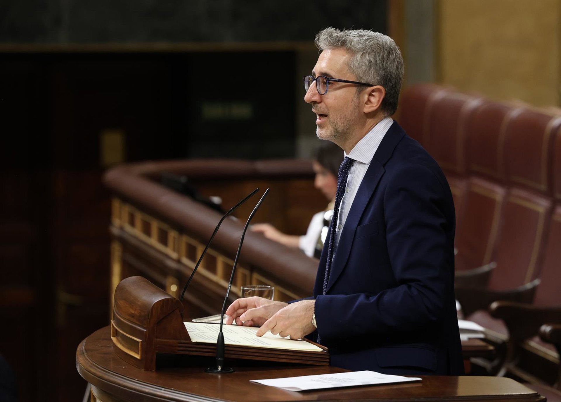 Arcadi España brinda su «pleno apoyo y confianza» a Zapatero y defiende que el expresidente sigue siendo «referente»