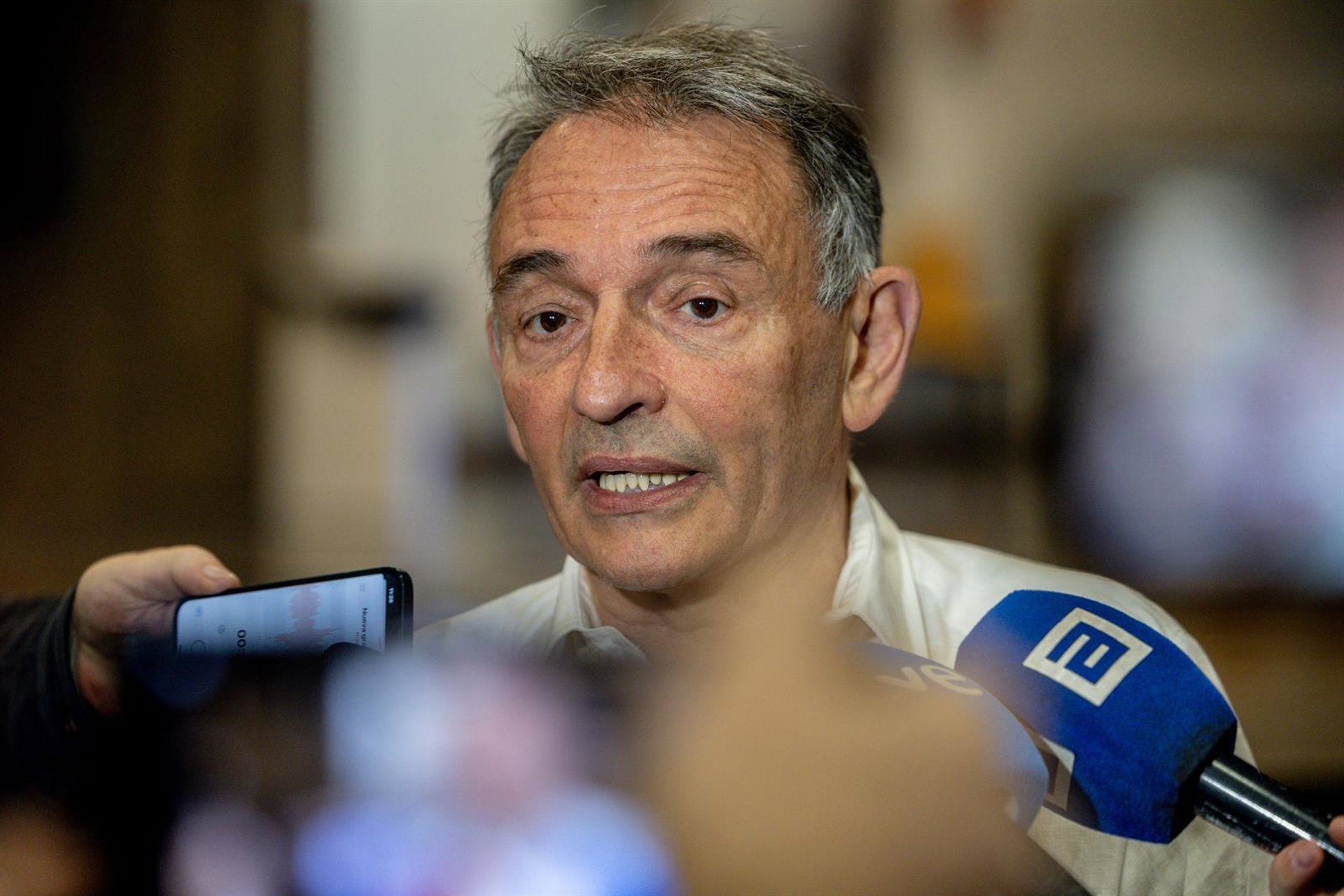 Enrique Santiago (Sumar) tacha de «catastrófico» el caso Zapatero: «No se puede permitir cobrar por gestiones políticas»