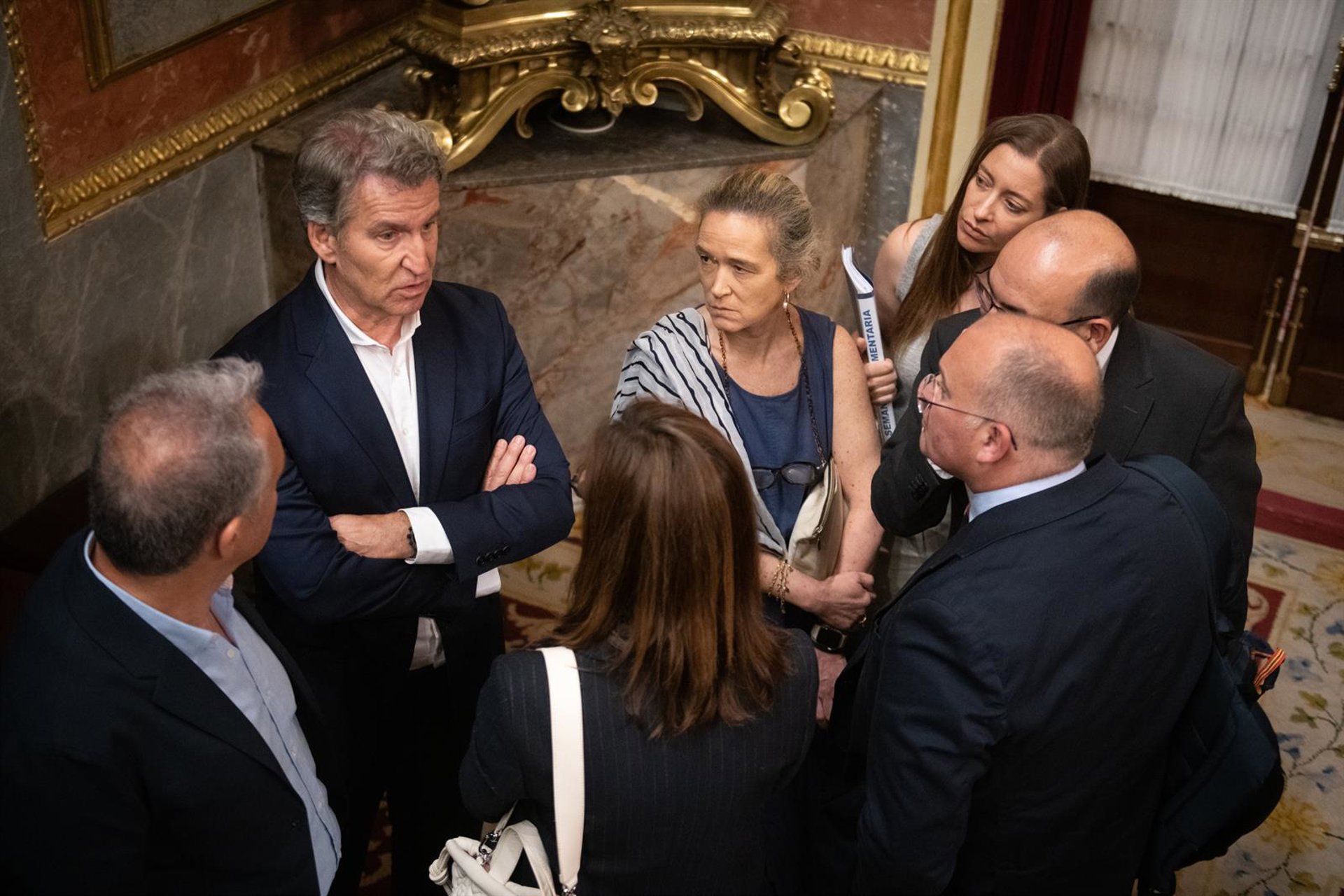Feijóo urge a Sánchez a convocar ya elecciones y le recuerda los mandamientos «no robarás» y «no mentirás»