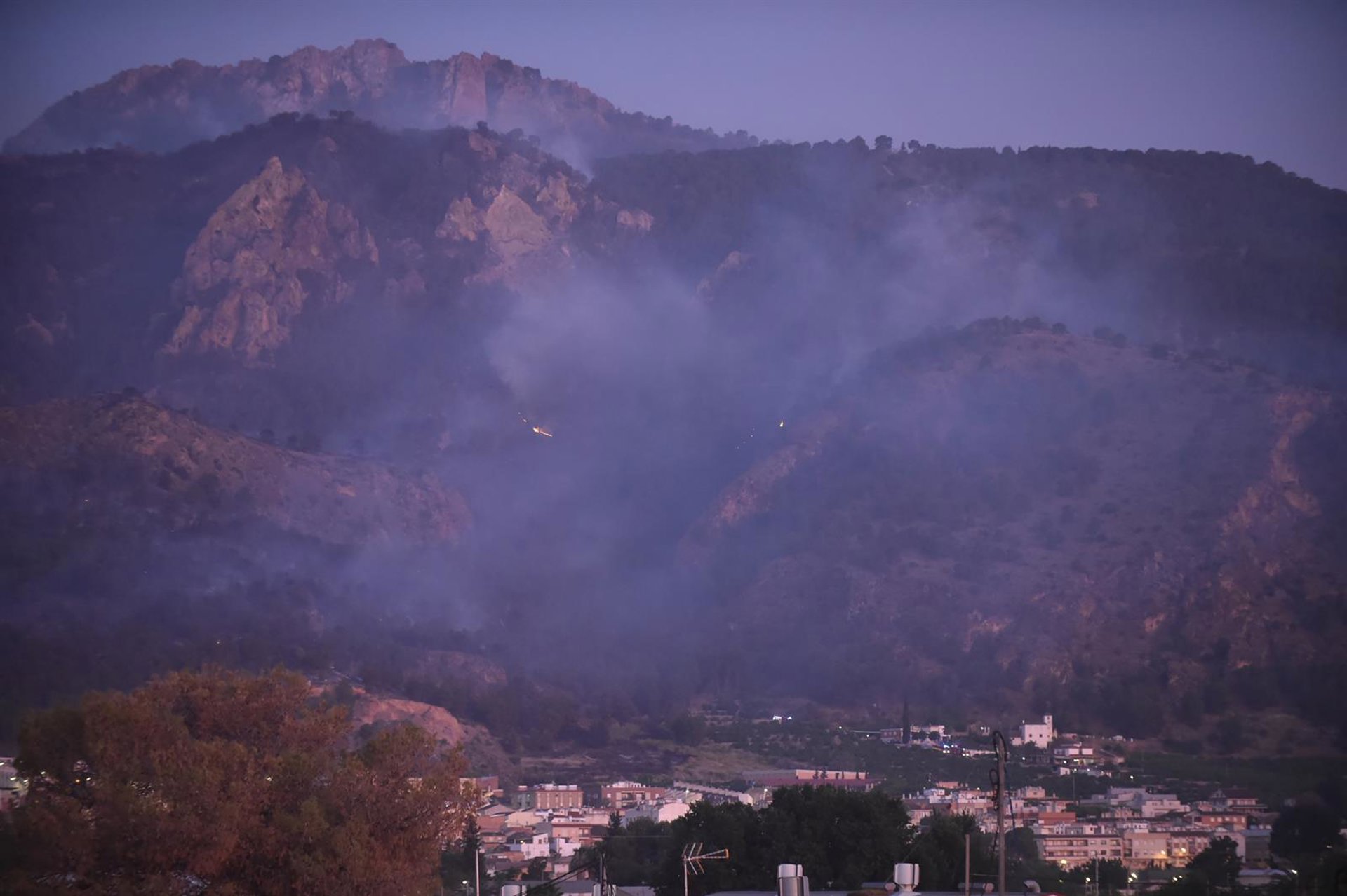 Continúa activo el incendio de Los Garres (Murcia) que ya ha afectado a 177 hectáreas de terreno