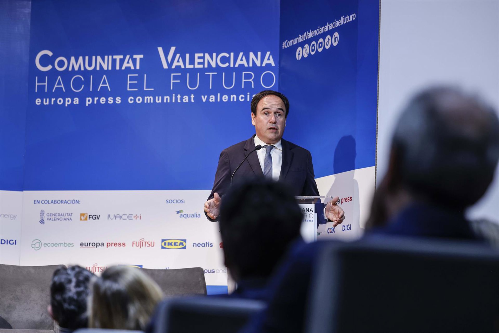 Llorca insta a los sindicatos docentes a mantener el «diálogo y entendimiento» alcanzado este lunes