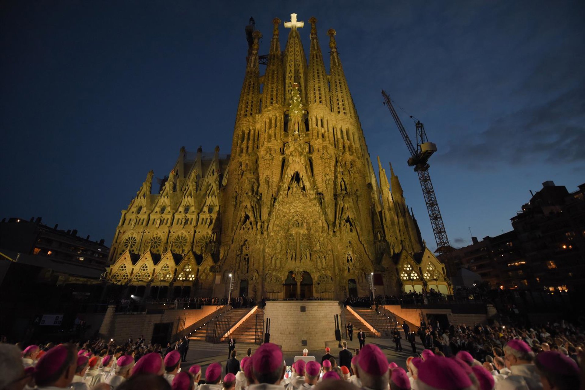 Sánchez ve la Sagrada Familia como el reflejo «de lo que podemos lograr como sociedad» con «paz y cohesión»