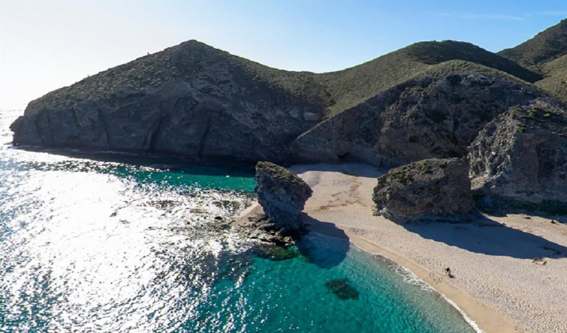 Muere una mujer de 31 años tras ser rescatada del agua en la playa de los Muertos de Carboneras