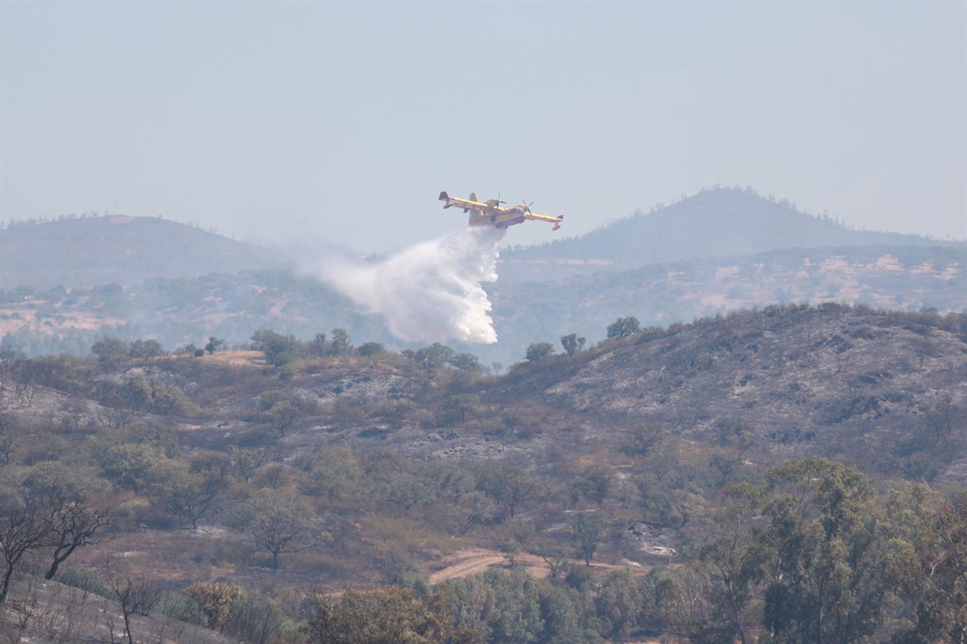 Extinguido el incendio forestal de Villanueva de los Castillejos tras una semana de trabajos del Infoca