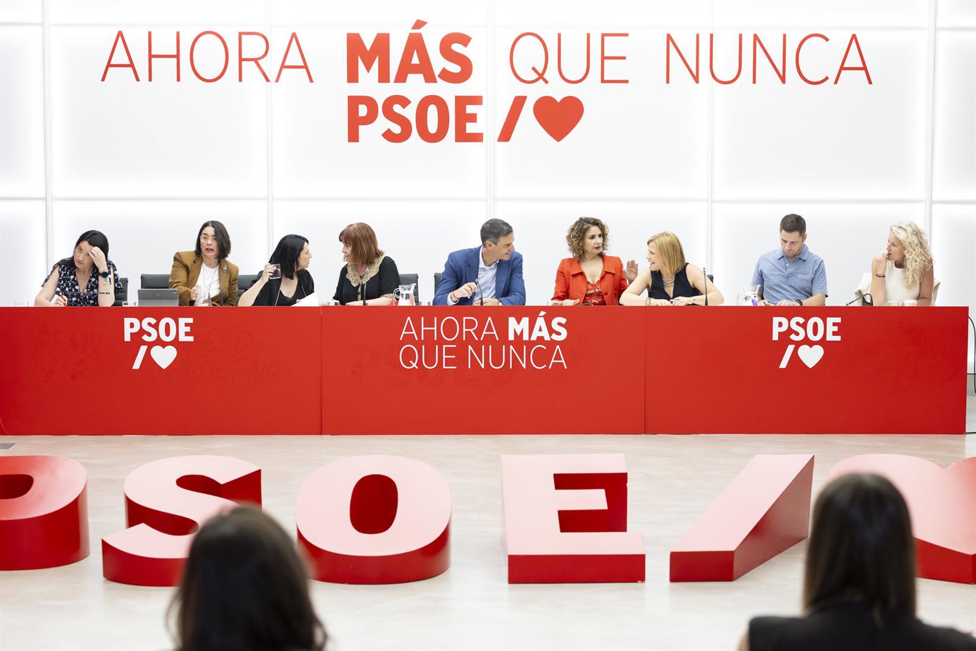 El PSOE sigue respaldando a Zapatero después de su declaración y rechaza «juicios paralelos» y «condenas anticipadas»