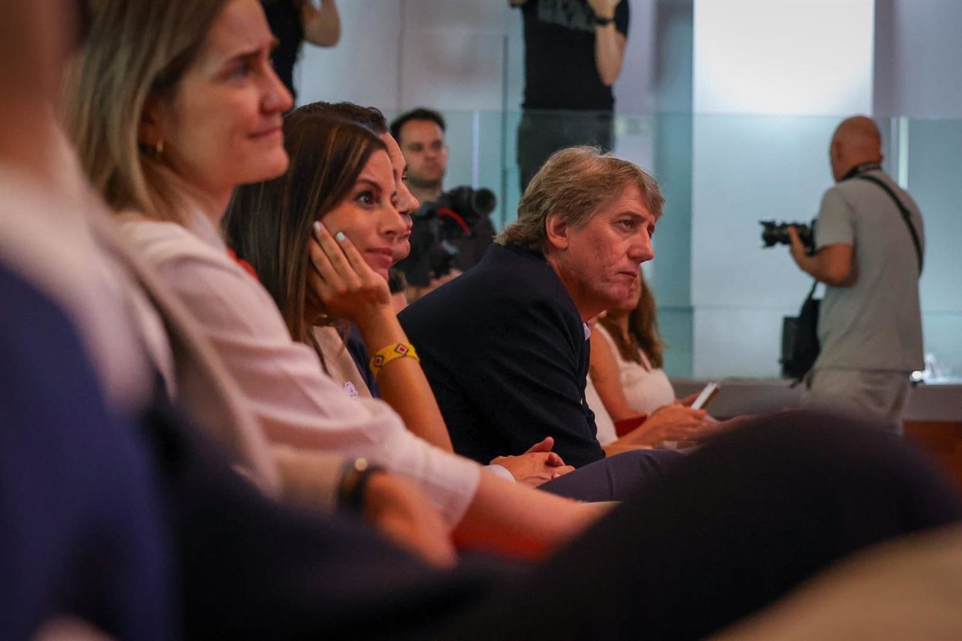 Martínez reivindica a Nevenka Fernández como «mucho más que un símbolo» frente a la violencia de género