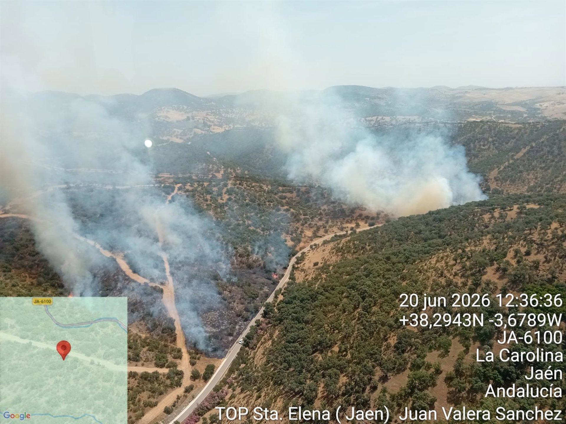 Movilizados más de 15 de efectivos para extinguir un incendio forestal declarado en La Carolina