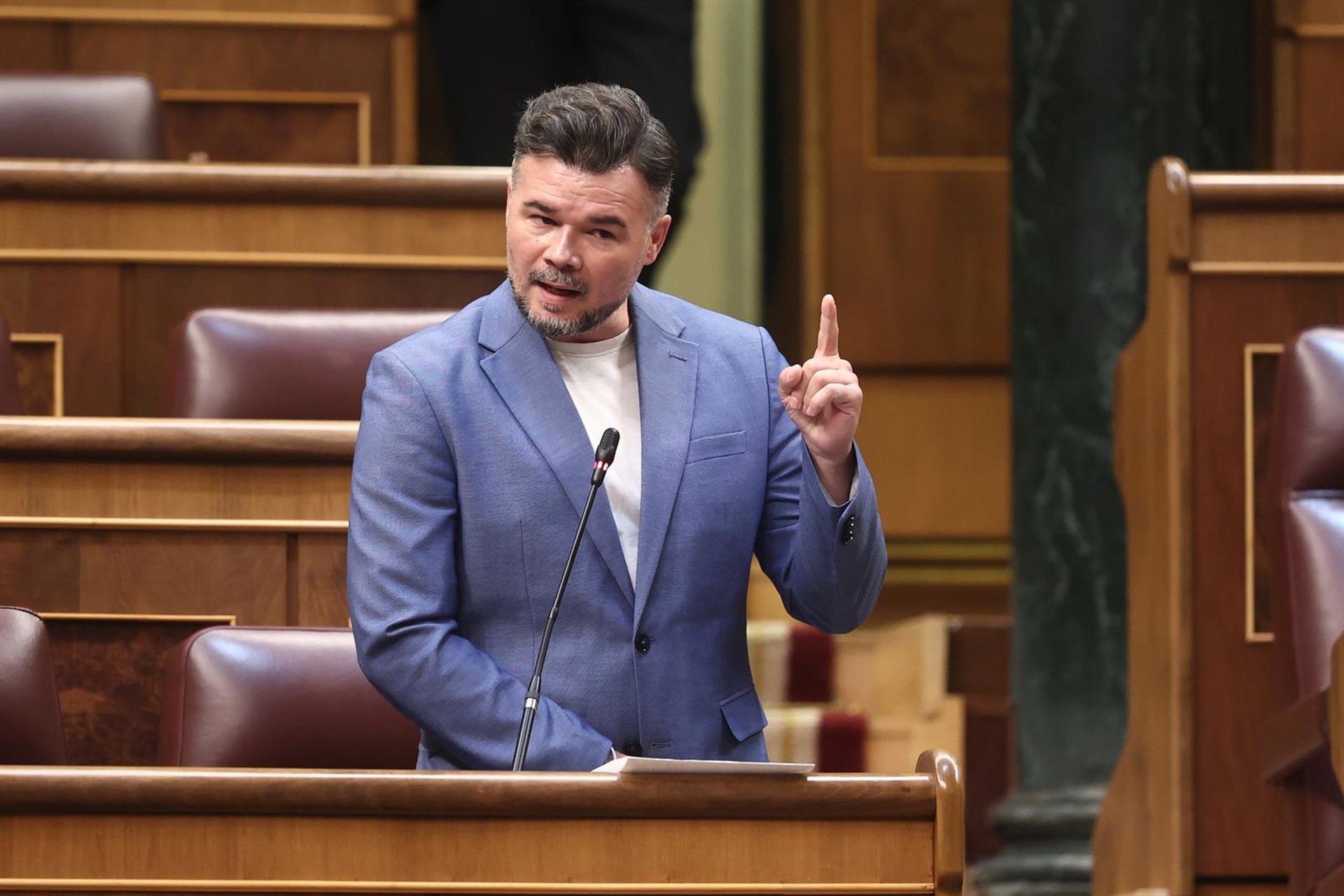 Rufián espeta a Sánchez: «¿Usted sabía lo de Ábalos? ¿Tiene usted pecado? Menos caritas y no me cuente milongas»