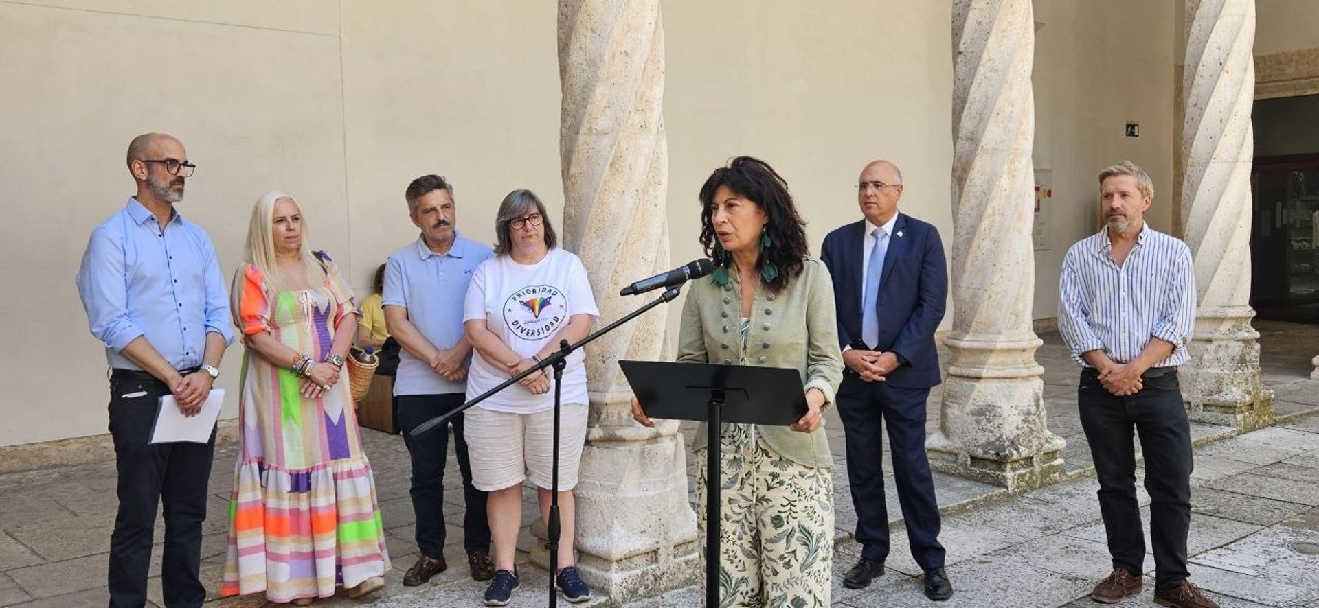Redondo reivindica la diversidad a través de la cultura y advierte de que los derechos LGTBI «están en crisis»