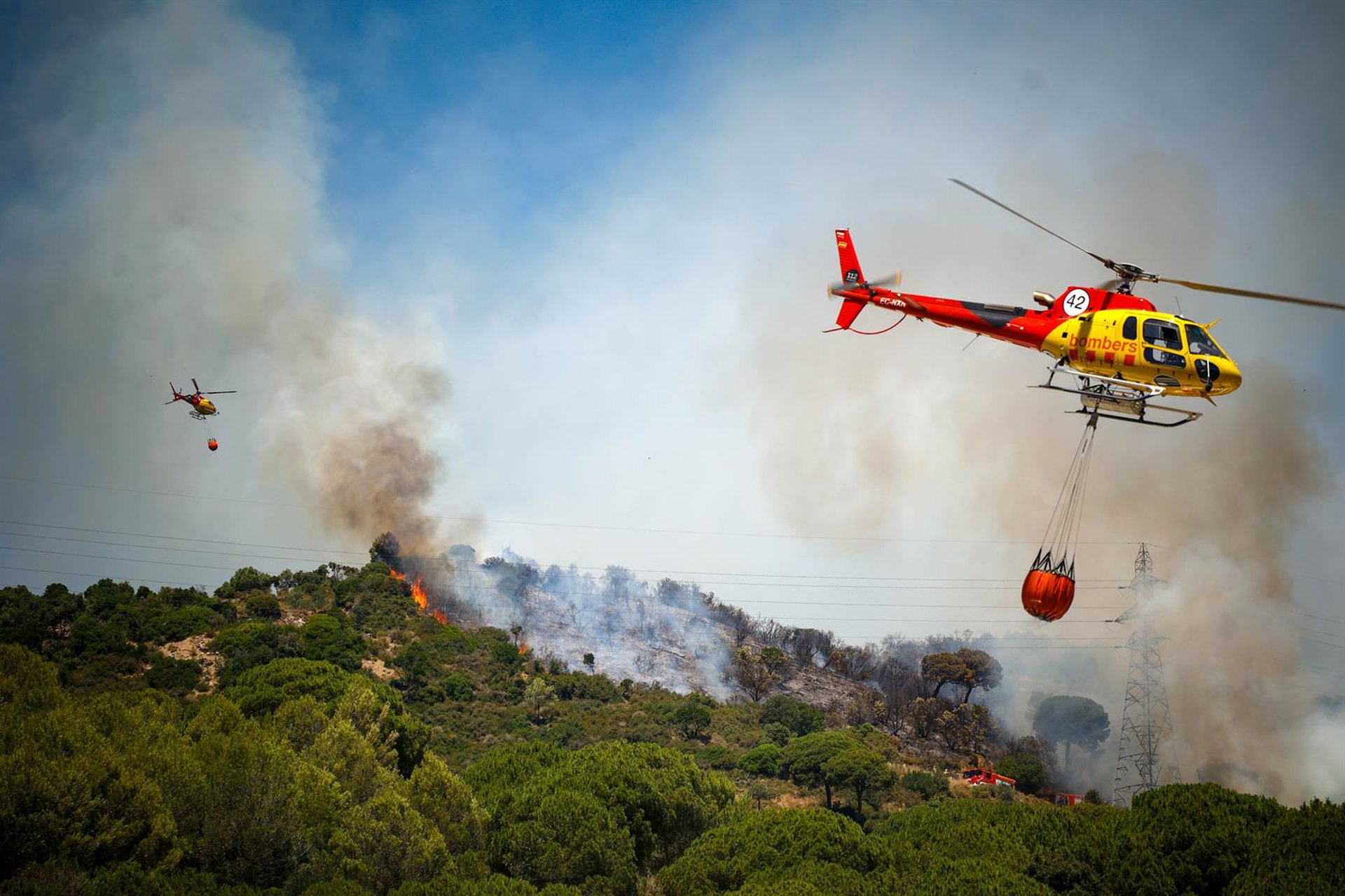 El incendio en Tiana (Barcelona) quema unas 38 hectáreas hasta las 14.45