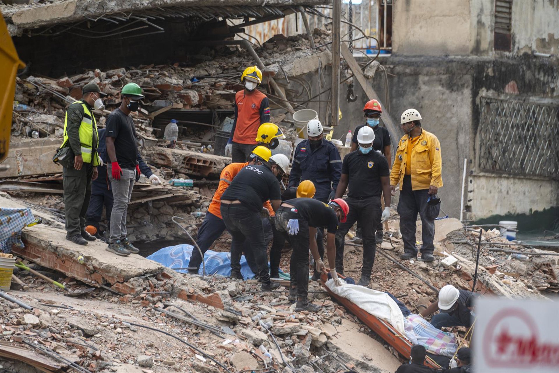 Exteriores eleva a 27 los españoles fallecidos en los terremotos de Venezuela y la cifra de desaparecidos baja a 137