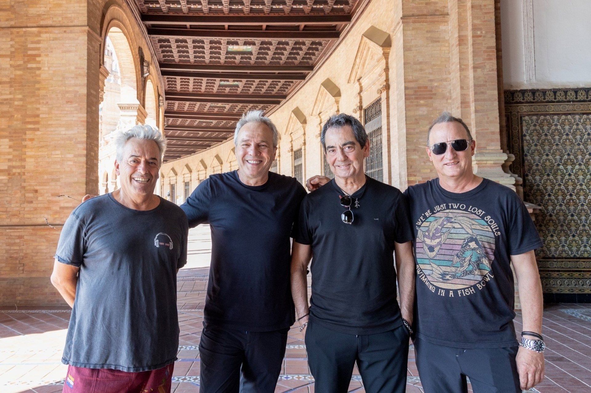 Hombres G avanzan un nuevo single para otoño tras vivir su «mejor concierto» en la Plaza de España con Icónica