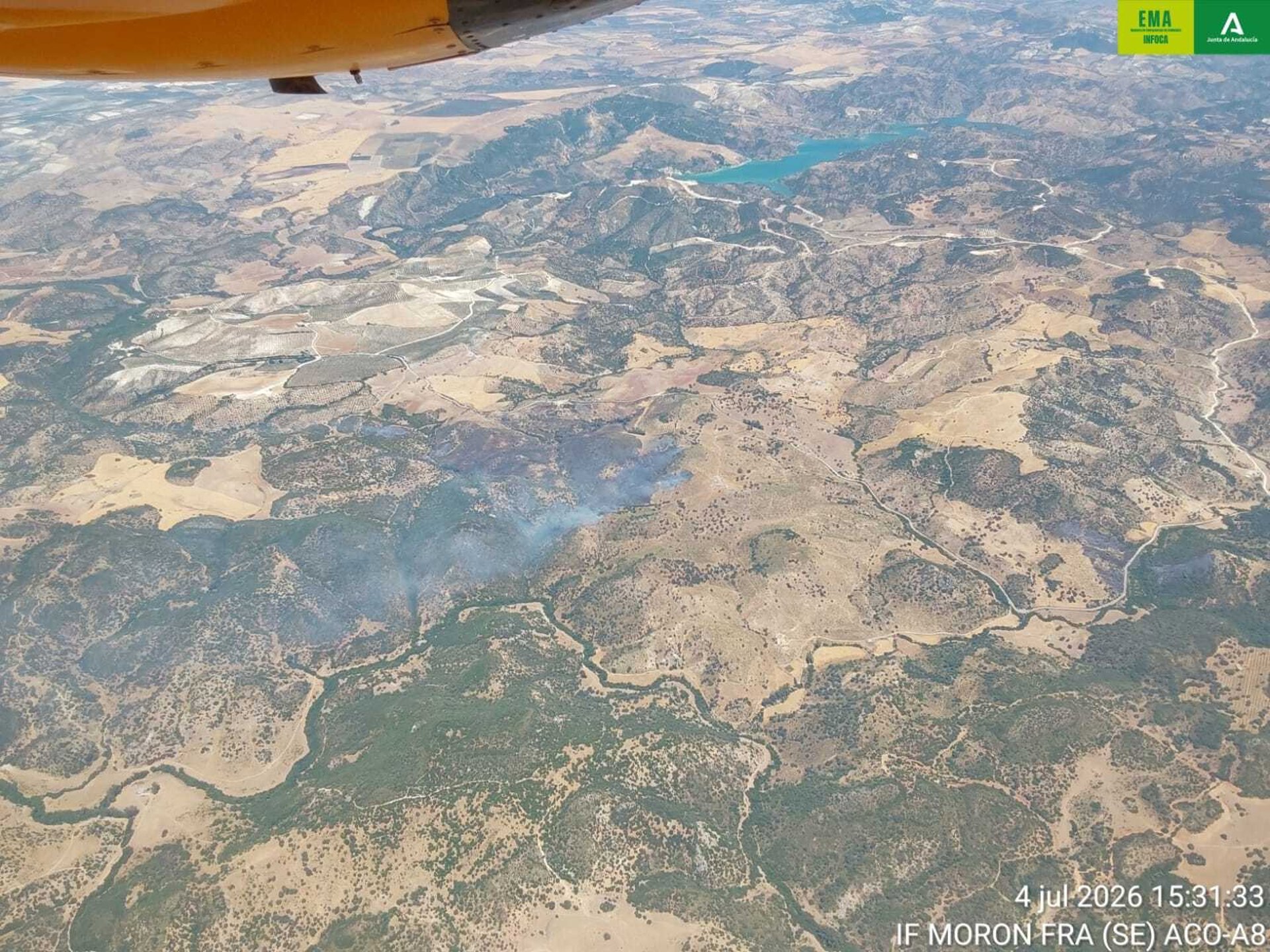 Declarado un incendio forestal en Morón de la Frontera que moviliza a nueve medios aéreos