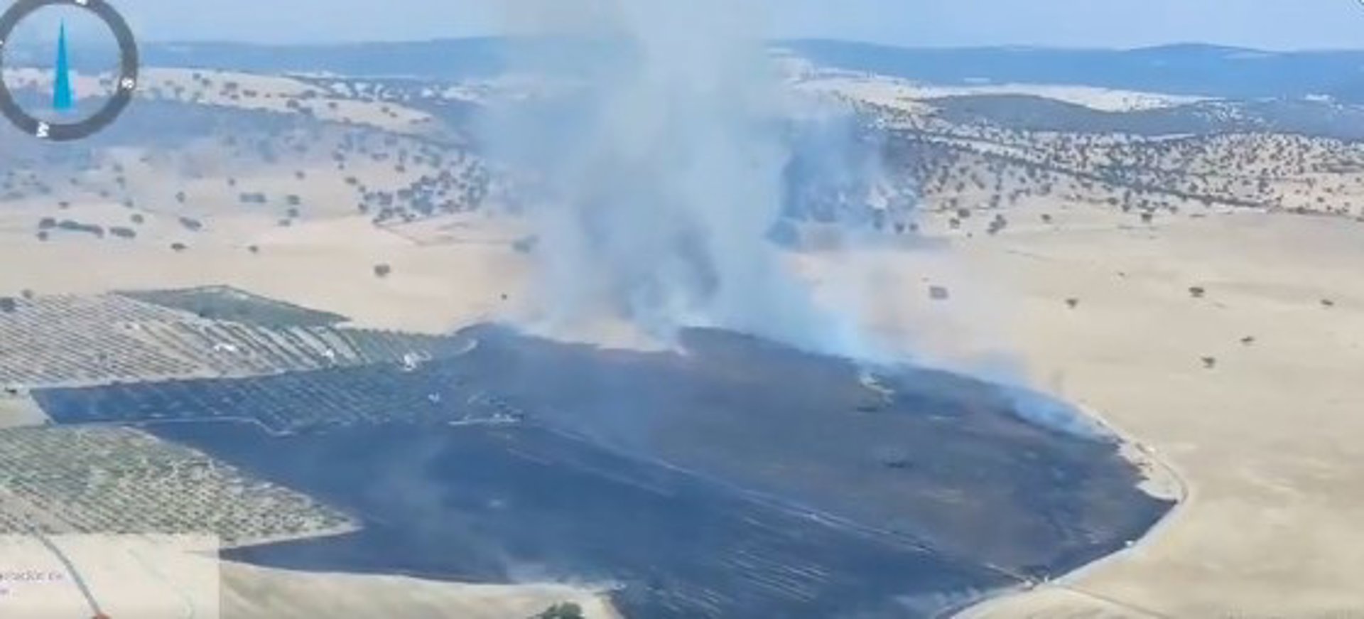 Infoca moviliza medios aéreos y terrestres por un incendio forestal declarado en Peñarroya-Pueblonuevo
