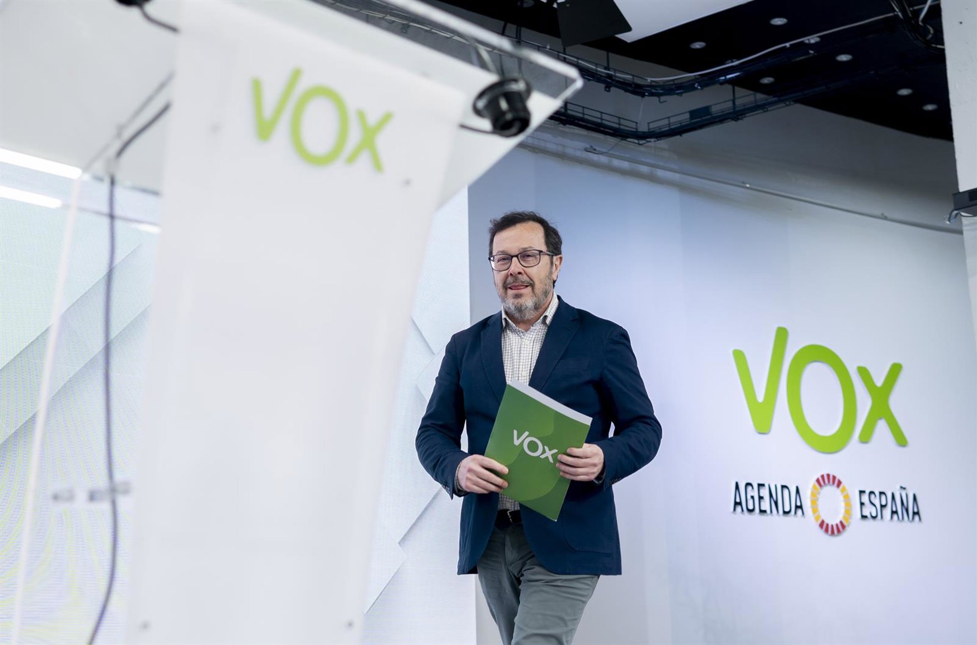 Vox avanza que tendrá cargos en organismos andaluces como Canal Sur, pero aún negocia con el PP