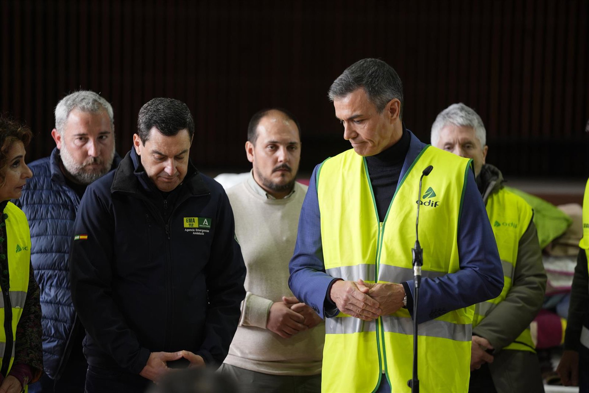 Sánchez habla con Moreno y asegura que están desplegados todos los medios para extinguir el incendio en Los Gallardos