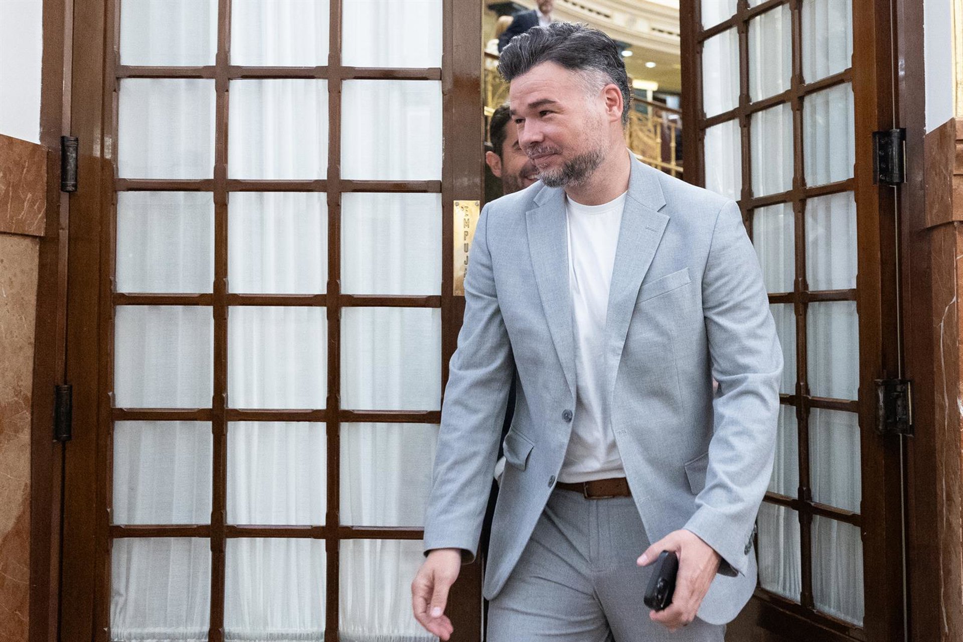 Rufián considera «una sobrada» la pena al hermano de Sánchez «por la cara» y cree que pasará lo mismo con Begoña Gómez