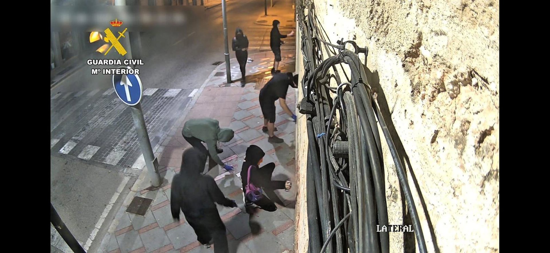 La Guardia Civil acusa a las activistas que vandalizaron inmobiliarias de pertenecer a un grupo criminal