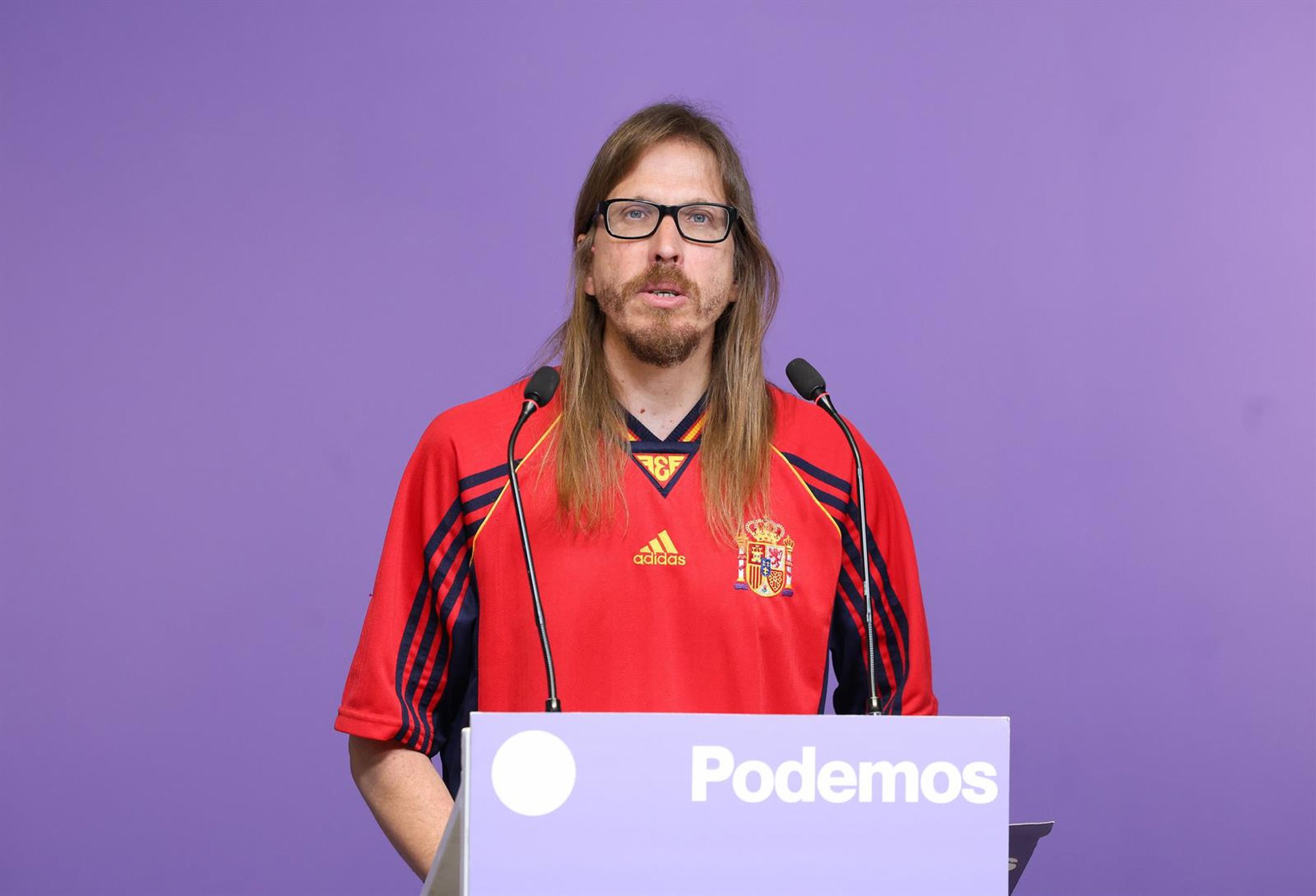 Podemos cree que Trump tuvo que «rabiar» por entregar el trofeo del Mundial a España, solidaria con Palestina