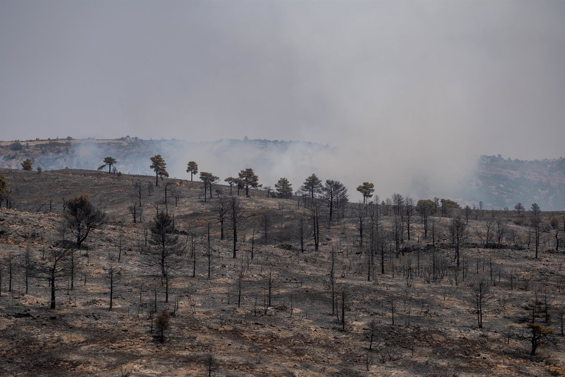 La evolución del incendio de Ejulve permite que los evacuados vuelvan a sus casas y que retira la UME