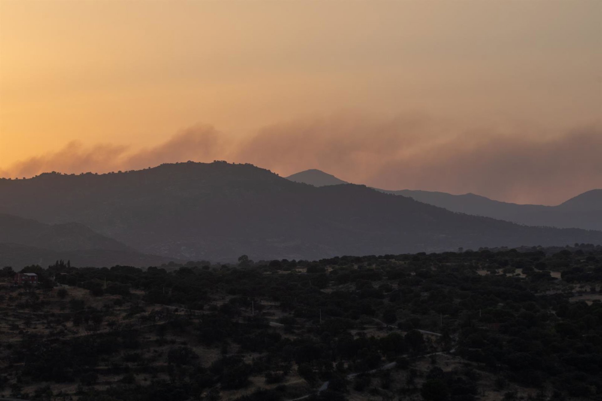 Fuego de La Mierla, en fase de estabilización, el de Almorox lo estará en horas y el de Selas está perimetrad