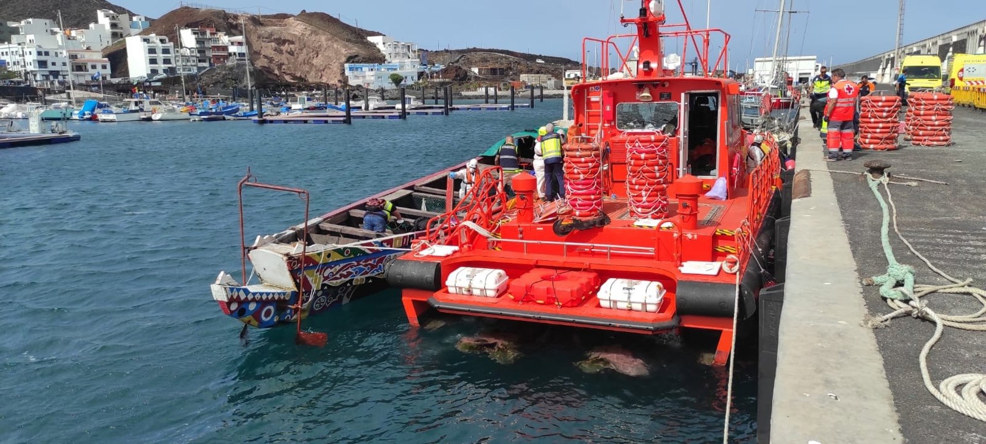 Evacuado a Tenerife en estado grave uno de los migrantes rescatados en El Hierro