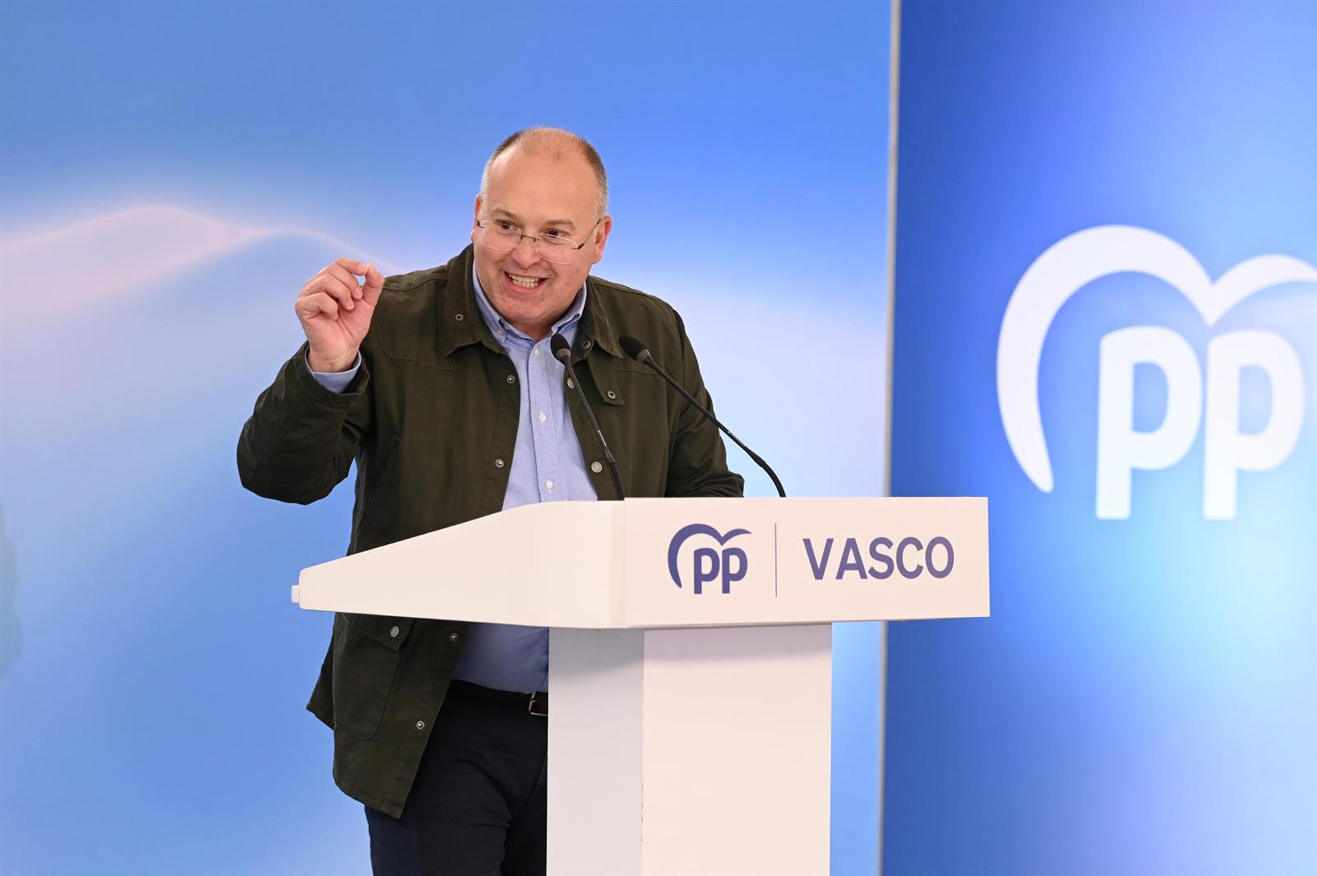 Tellado asegura que Sánchez «ha comprado a Yolanda Díaz» con la OIT a cambio del «silencio» de Sumar con la corrupción