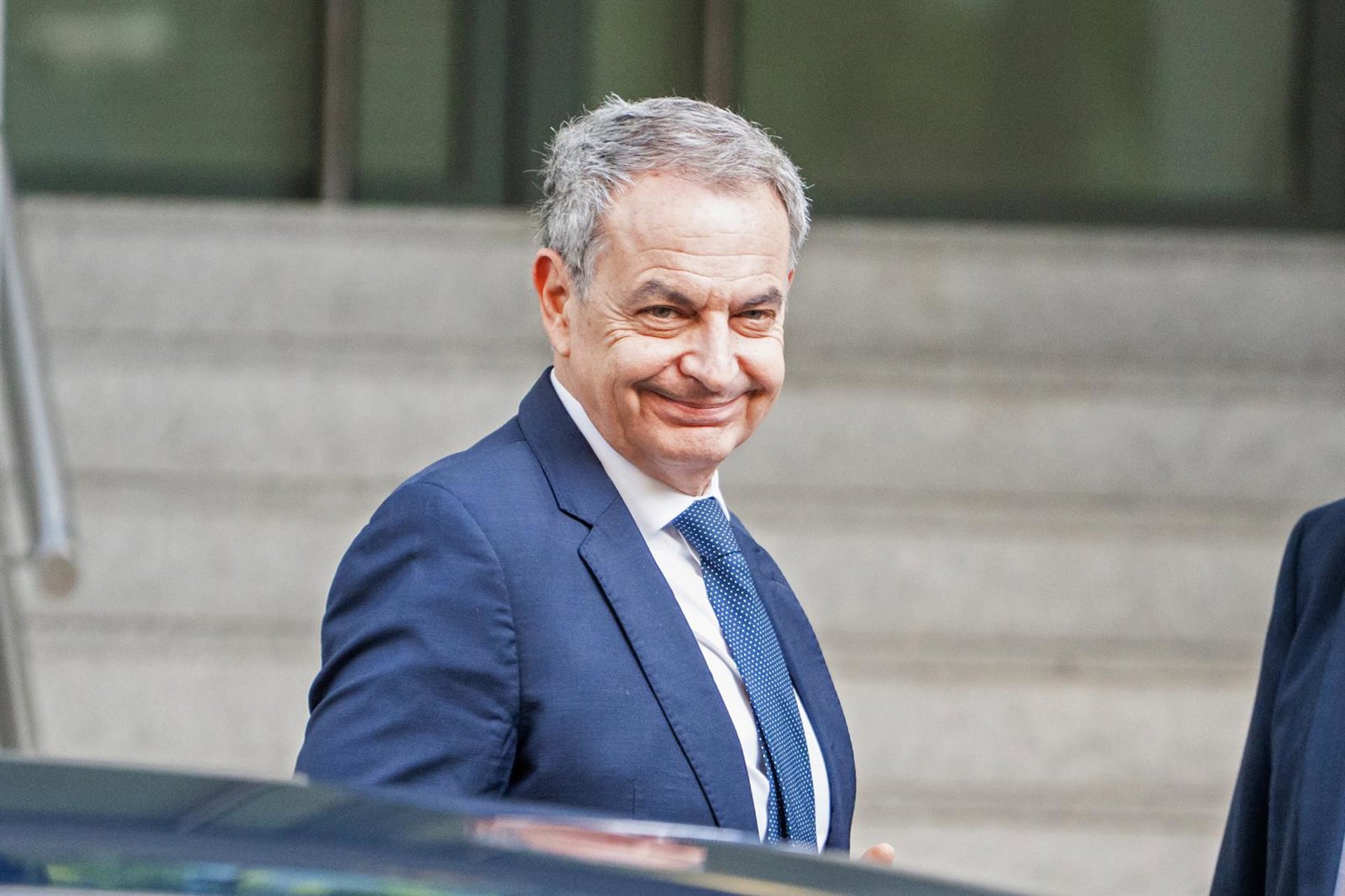 Zapatero atribuye las joyas a un «regalo de cortesía personal» y niega ánimo patrimonial ni intención de defraudar