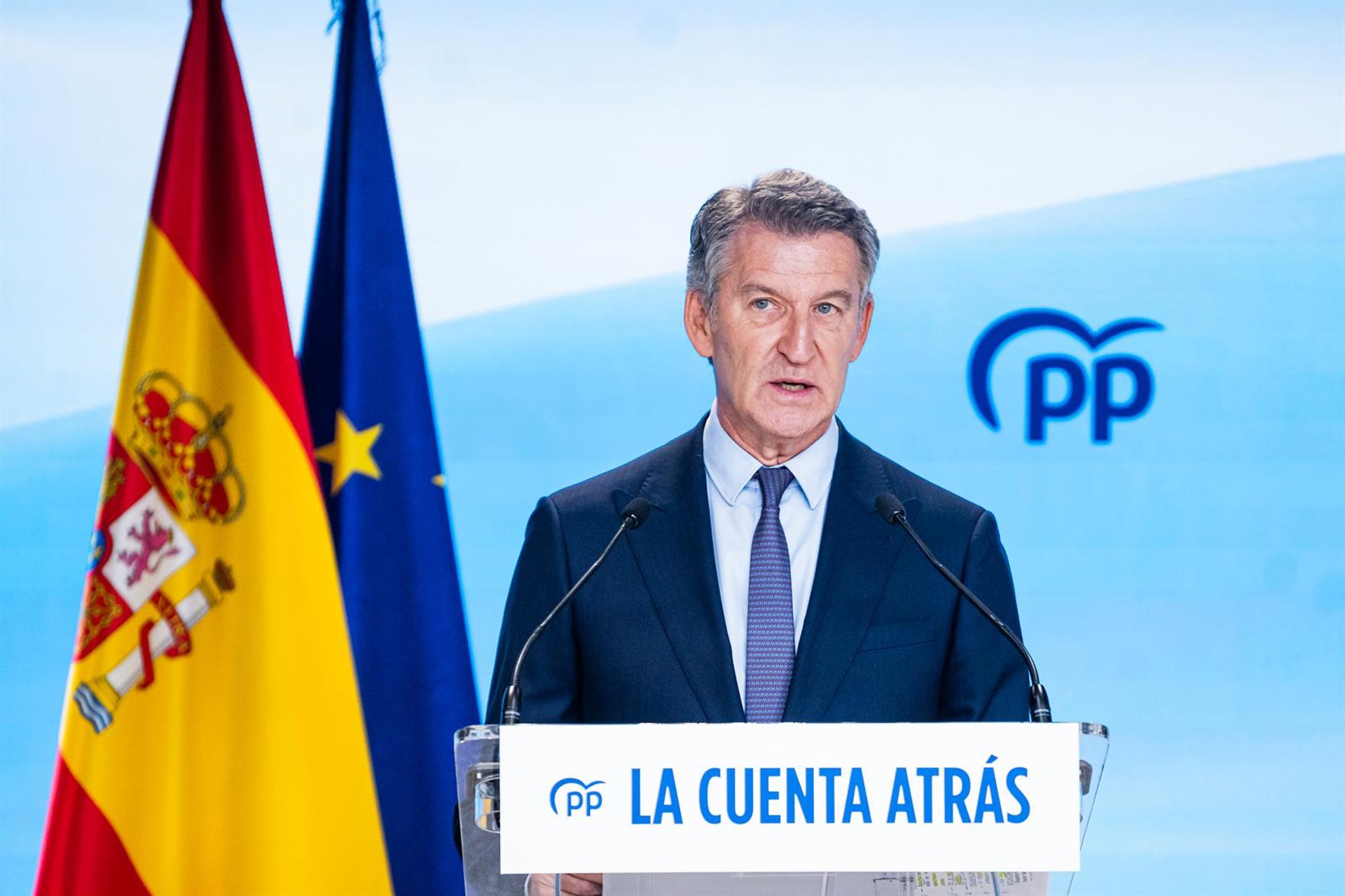 Feijóo pide «arrimar el hombro todos juntos» frente a los incendios como «necesitan» las miles de personas afectadas