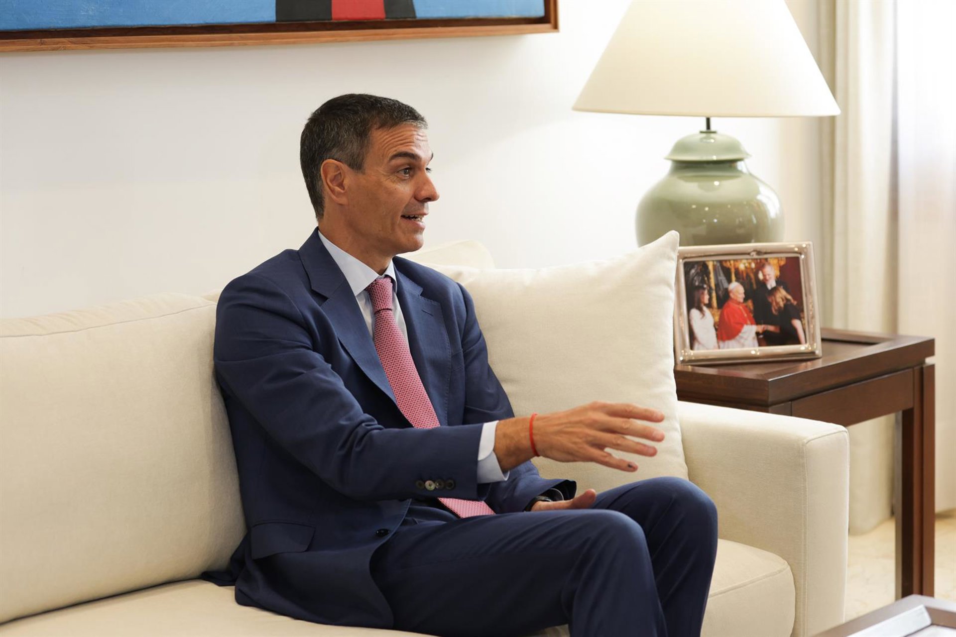 Sánchez justifica el indulto «parcial» a Borrás y niega que busque el apoyo de Junts a los Presupuestos
