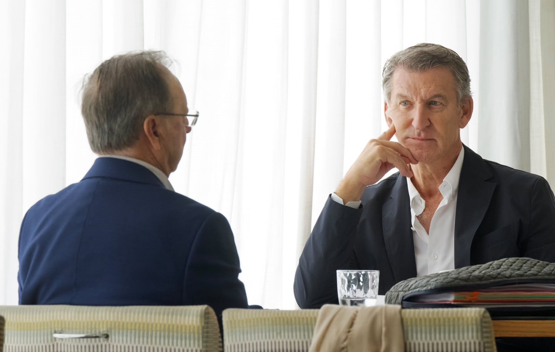 Feijóo sostiene que el Gobierno tenía datos de la posible «ocupación» de Ceuta y no actuó y ve «ridículas» las barreras