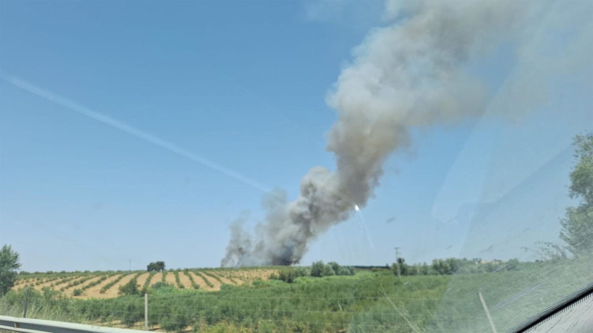 Declarado un incendio forestal en Villalba del Alcor que moviliza una veintena de medios del Infoca