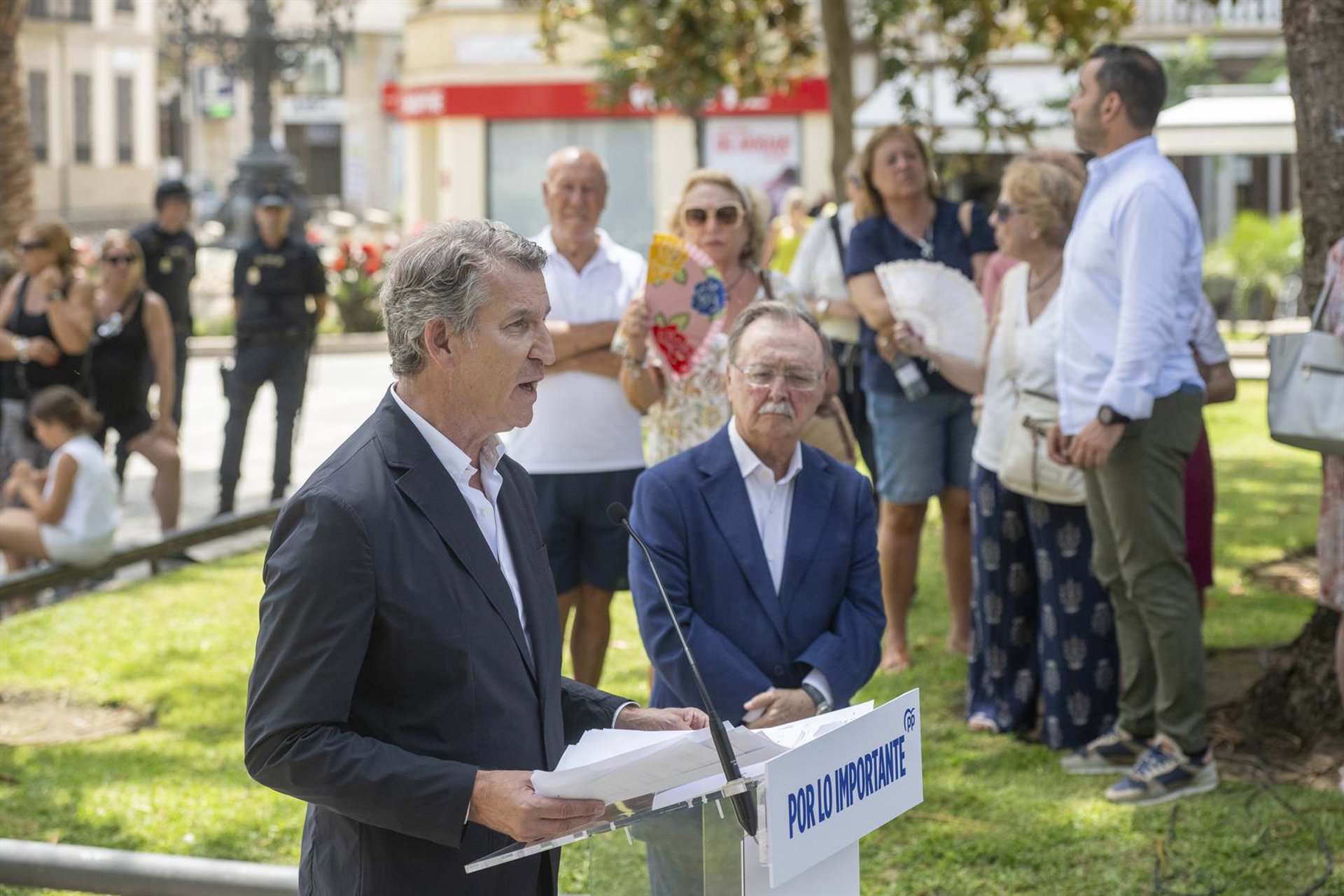 Feijóo niega que exista «la normalidad de la que habla el Gobierno» en Ceuta: «Basta con pisar la calle para comprobar»