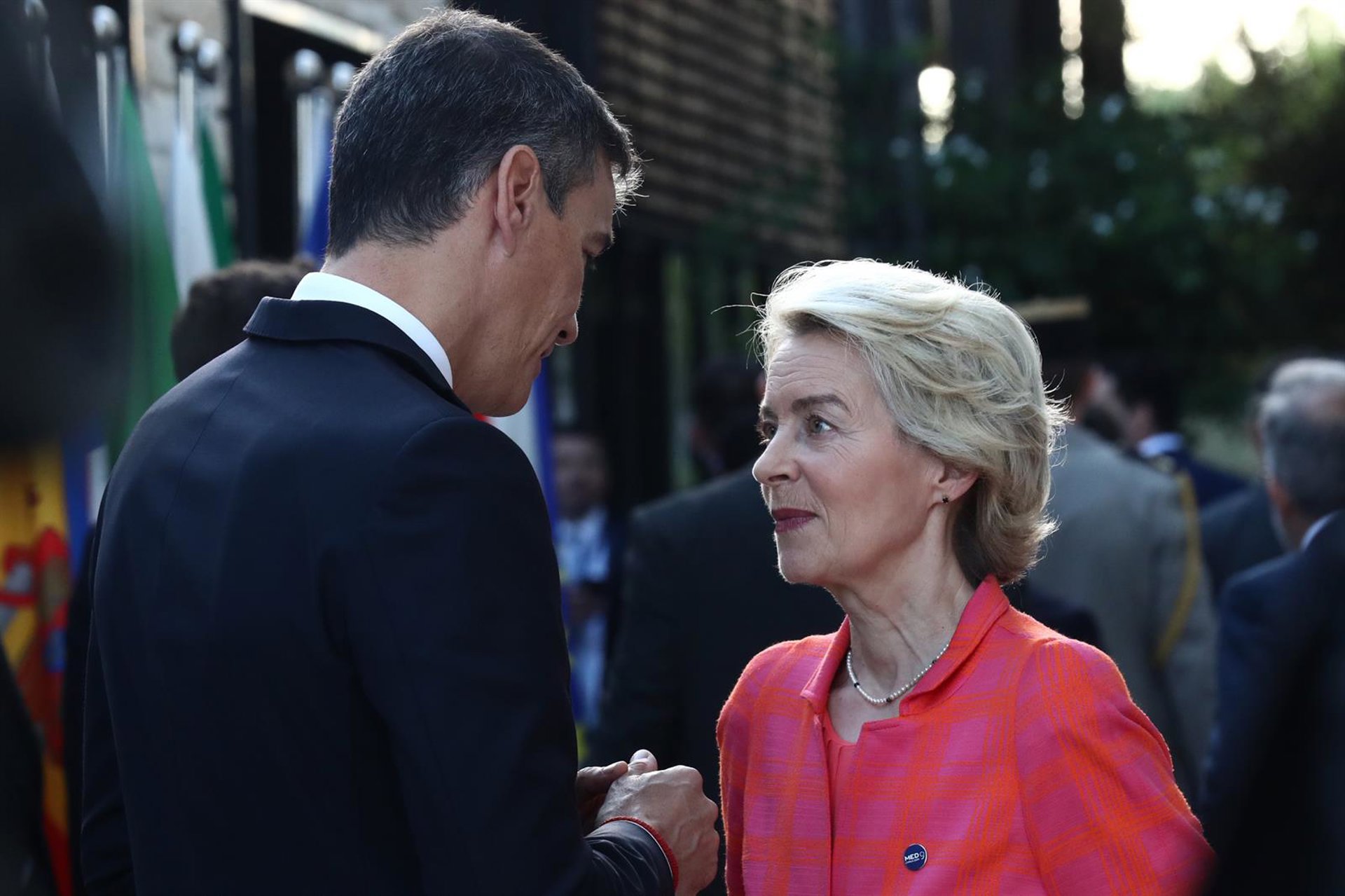 Von der Leyen asegura a Sánchez que la UE debe «hacer más» en las fronteras y aboga por «rigurosa vigilancia»
