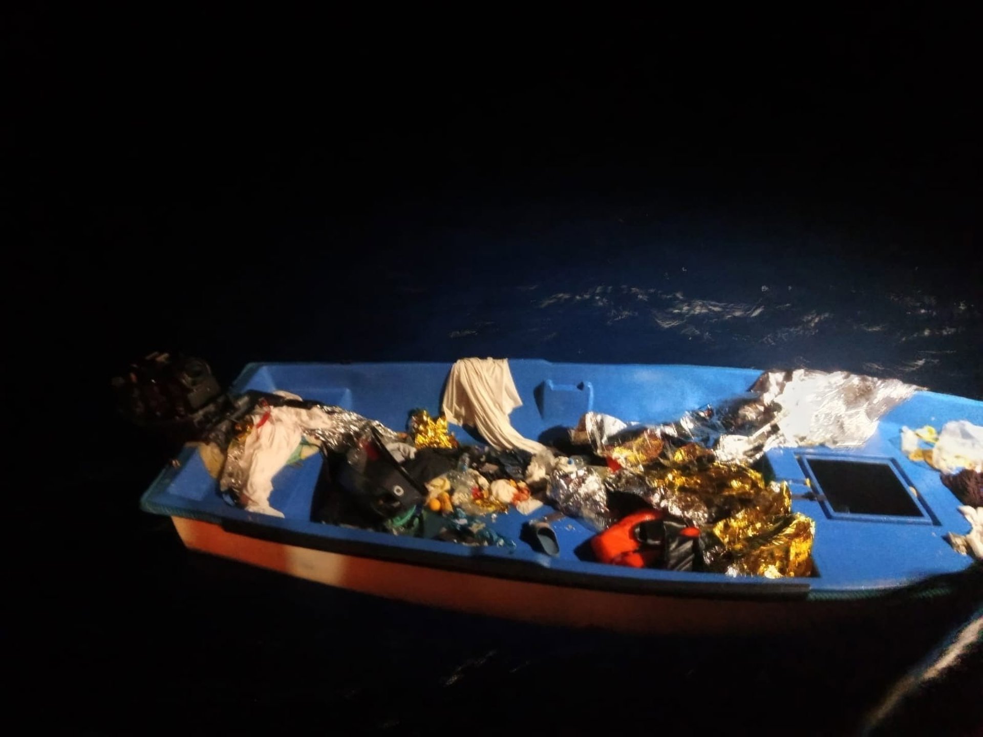 Mueren 17 personas tratando de llegar en una patera a las costas de Baleares tras 15 días a la deriva