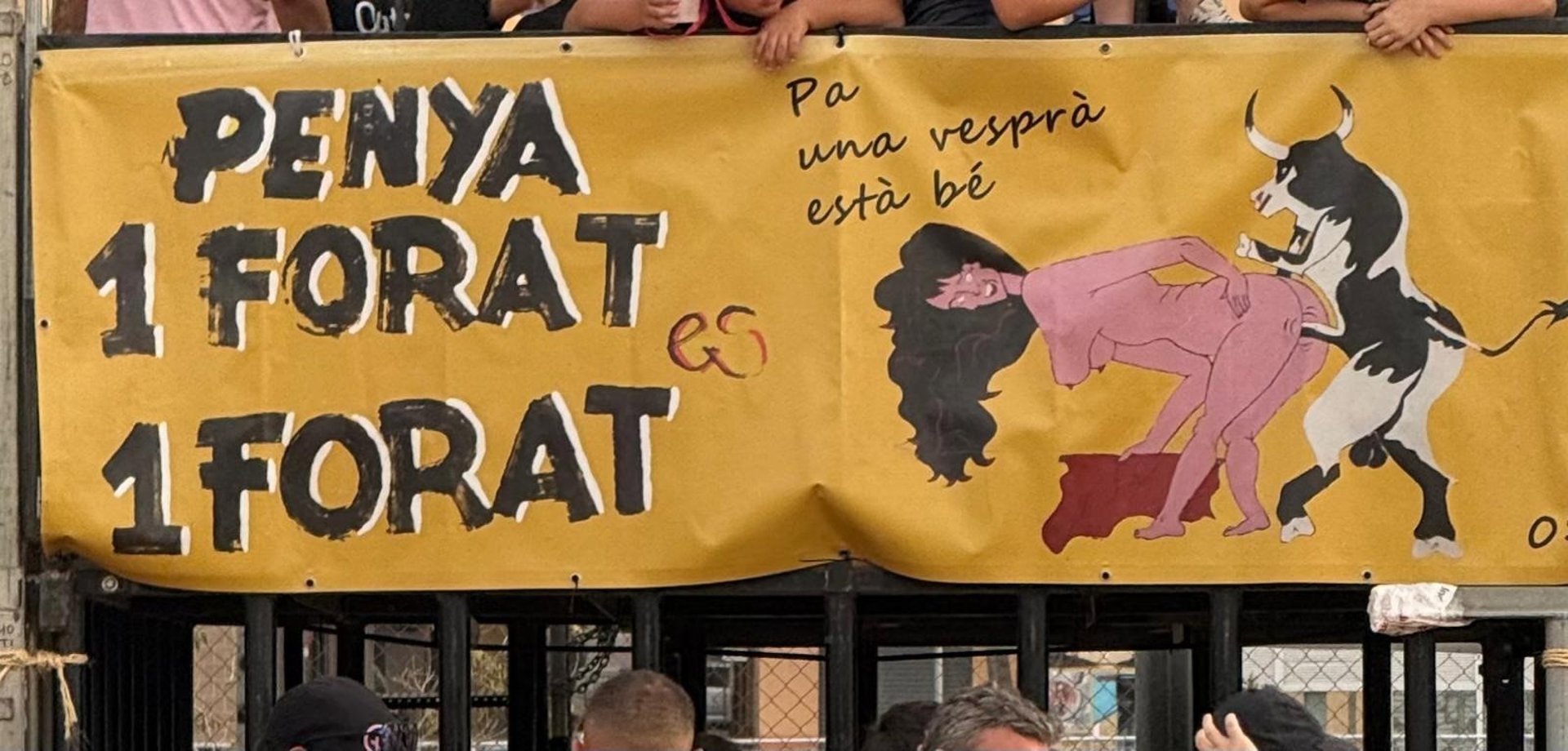 Denuncian el logo sexista de una peña taurina de Sagunt con un toro «sometiendo sexualmente a una mujer»