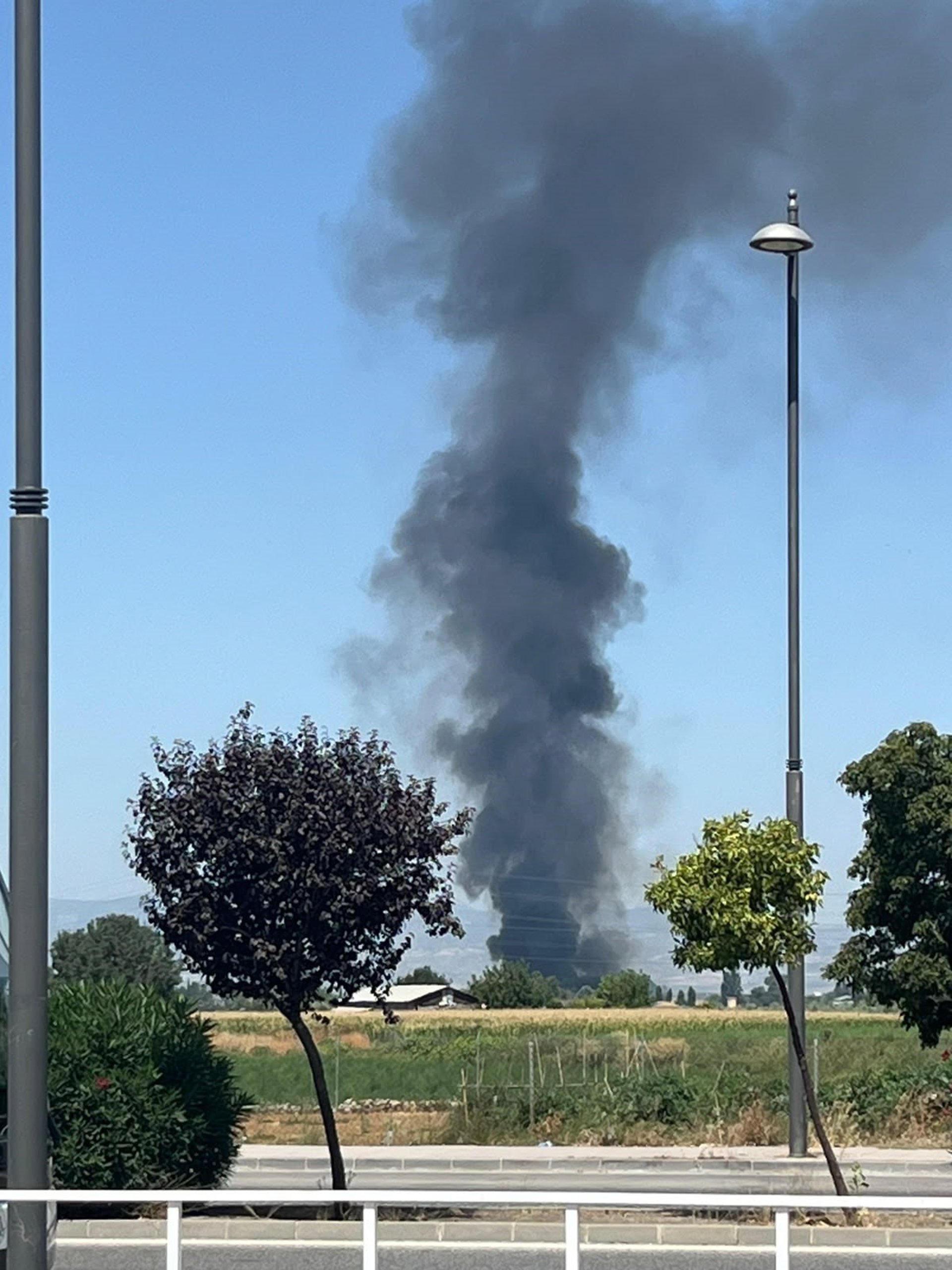 Arde una nave con chatarra acumulada en la zona de la Hípica en la capital