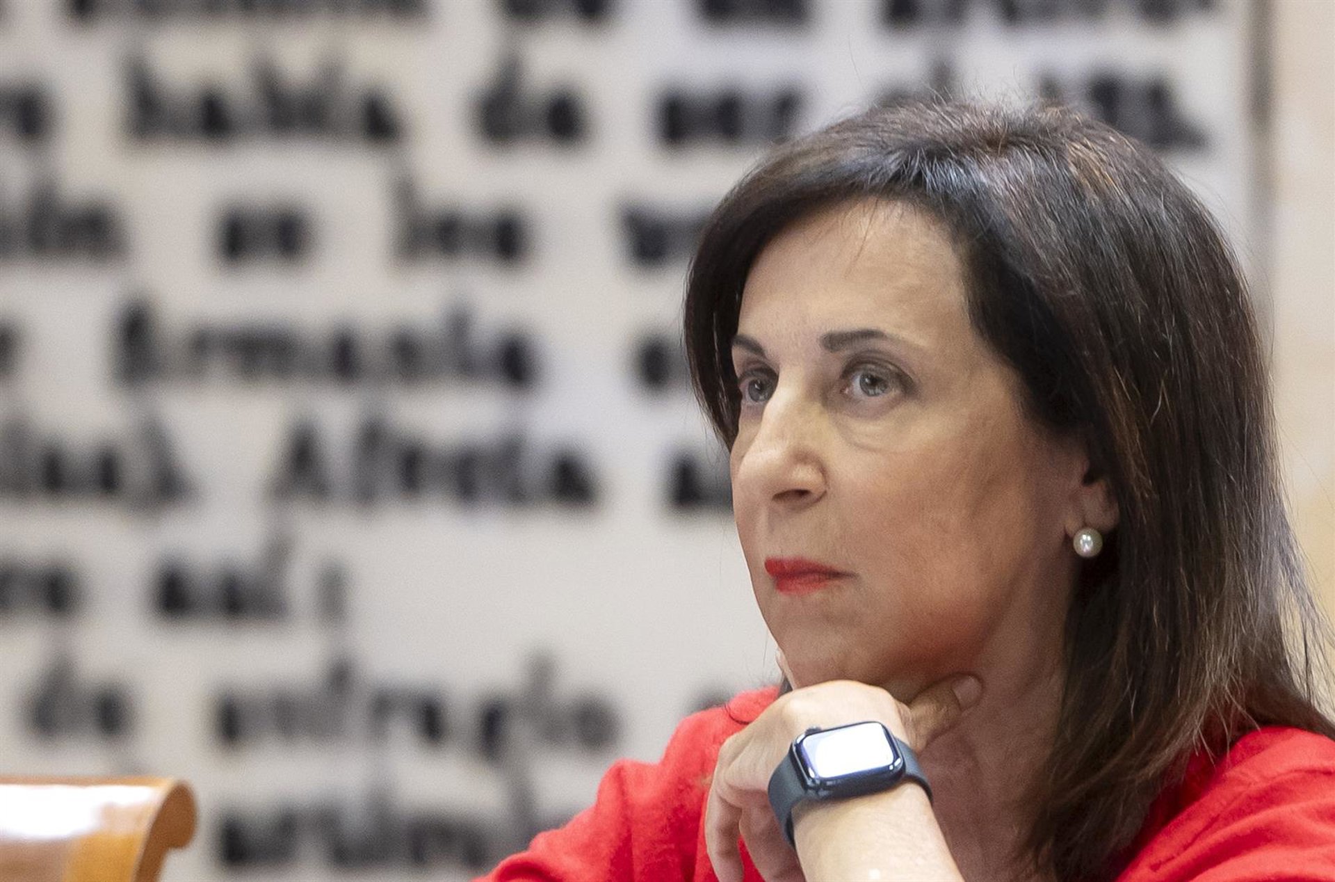 El Gobierno no da por hecha la comparecencia de Robles en el Senado anunciada por el PP y responderá este miércoles