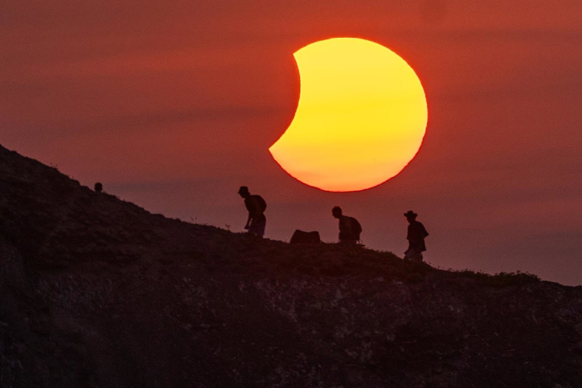 Cuatro rescatados en las inmediaciones de la Bola del Mundo y Siete Picos, donde pretendían seguir el eclipse