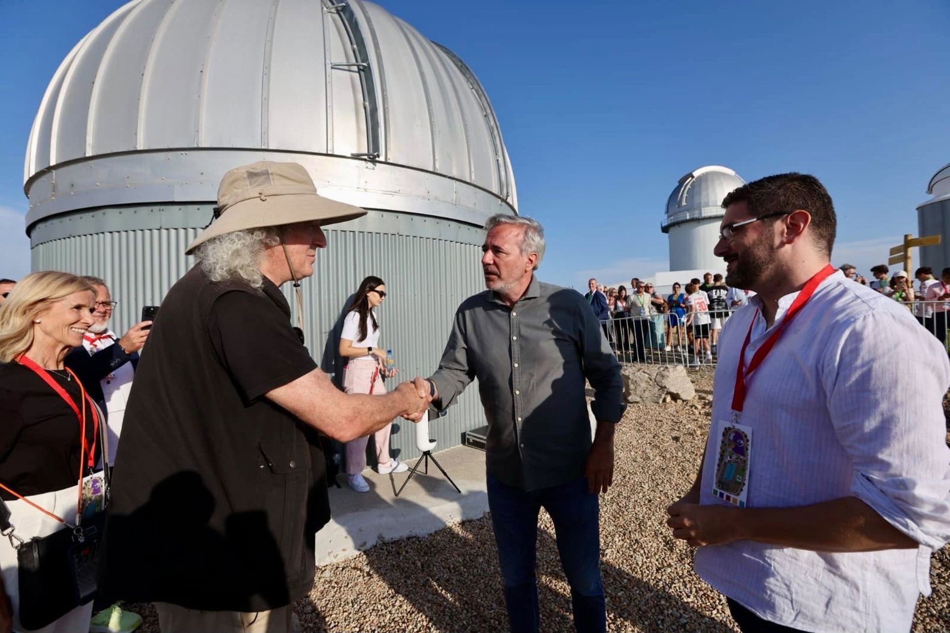 Brian May, guitarrista de Queen, disfruta del eclipse en Teruel: «Simplemente hermoso»
