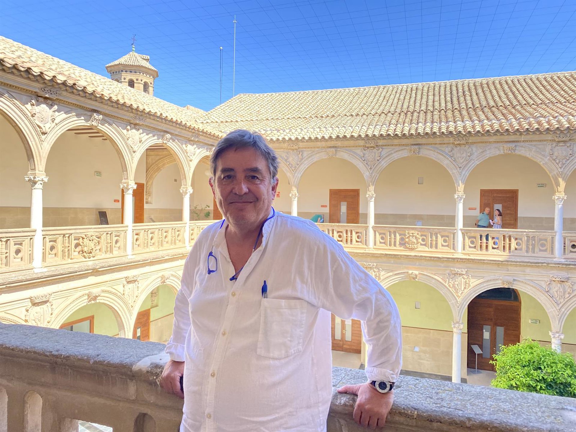 García Montero advierte sobre la pérdida de identidad poética y el riesgo para los «valores democráticos»