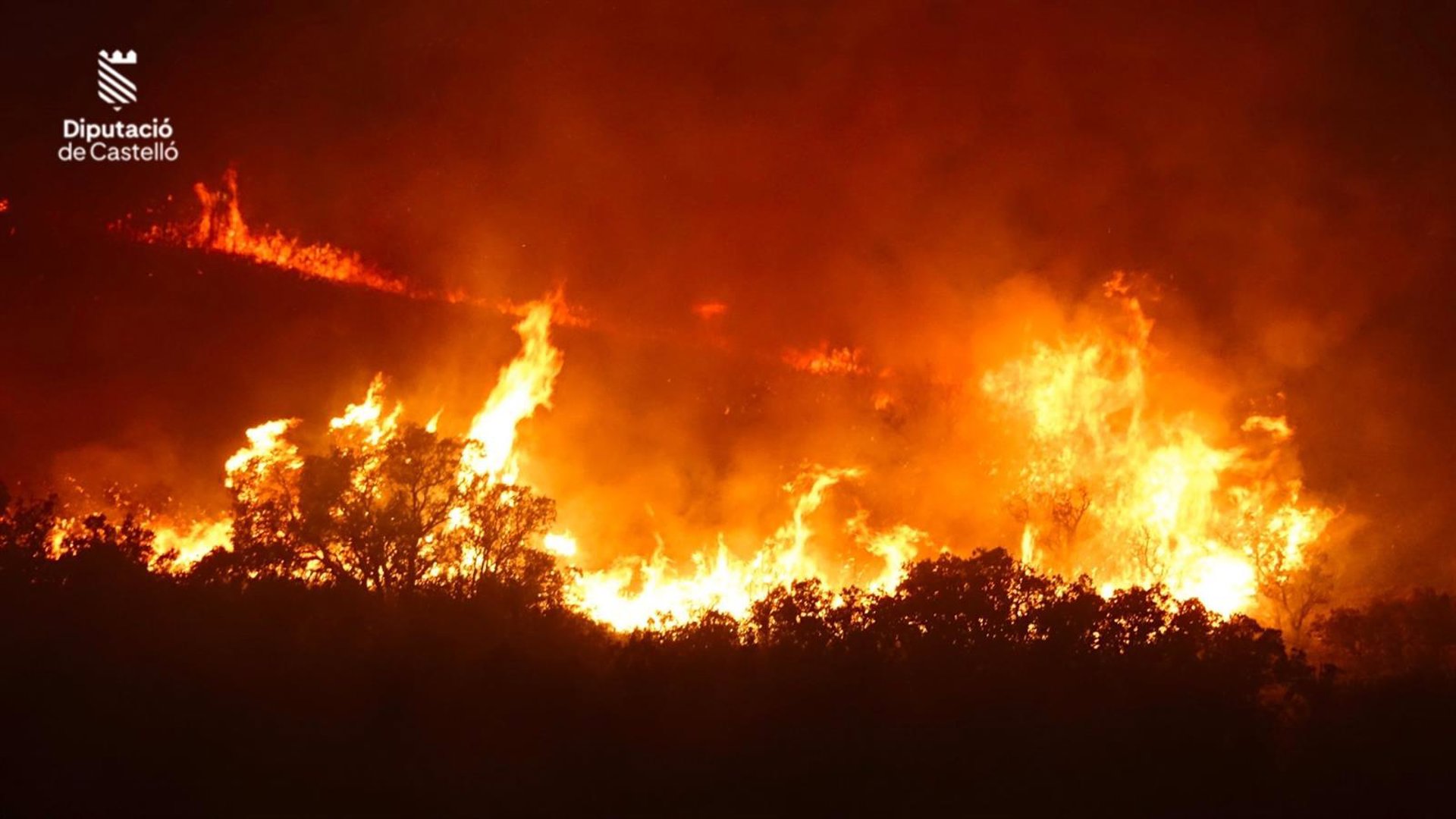 Llorca se desplaza al Puesto de Mando Avanzado para seguir la evolución del incendio de Segorbe